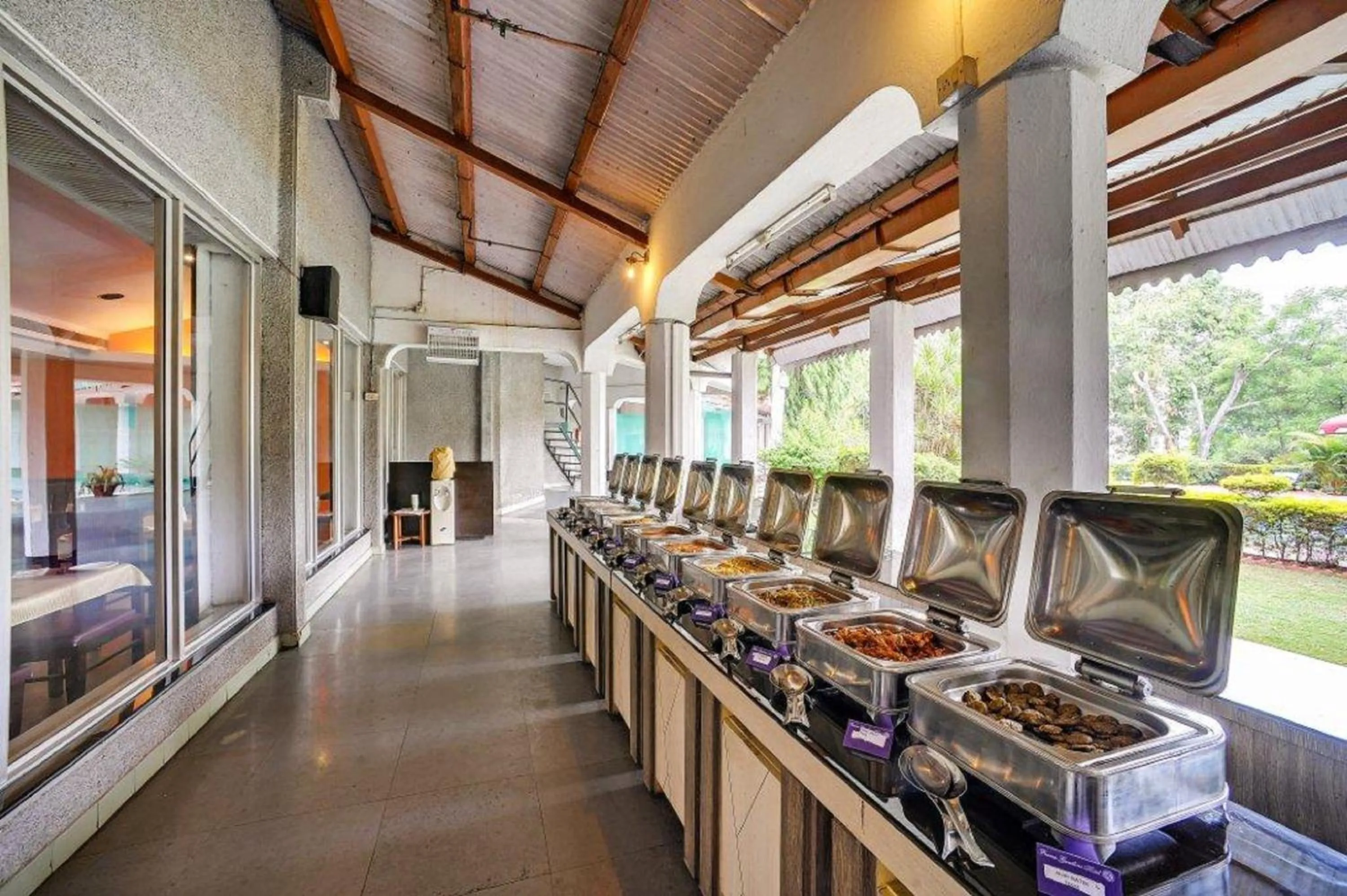 Restaurant/places to eat in Ramee Guestline Hotel Bangalore