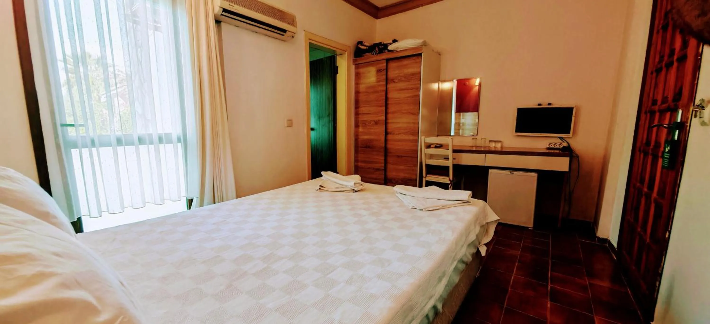 TV and multimedia, Bed in Konak Su Hotel