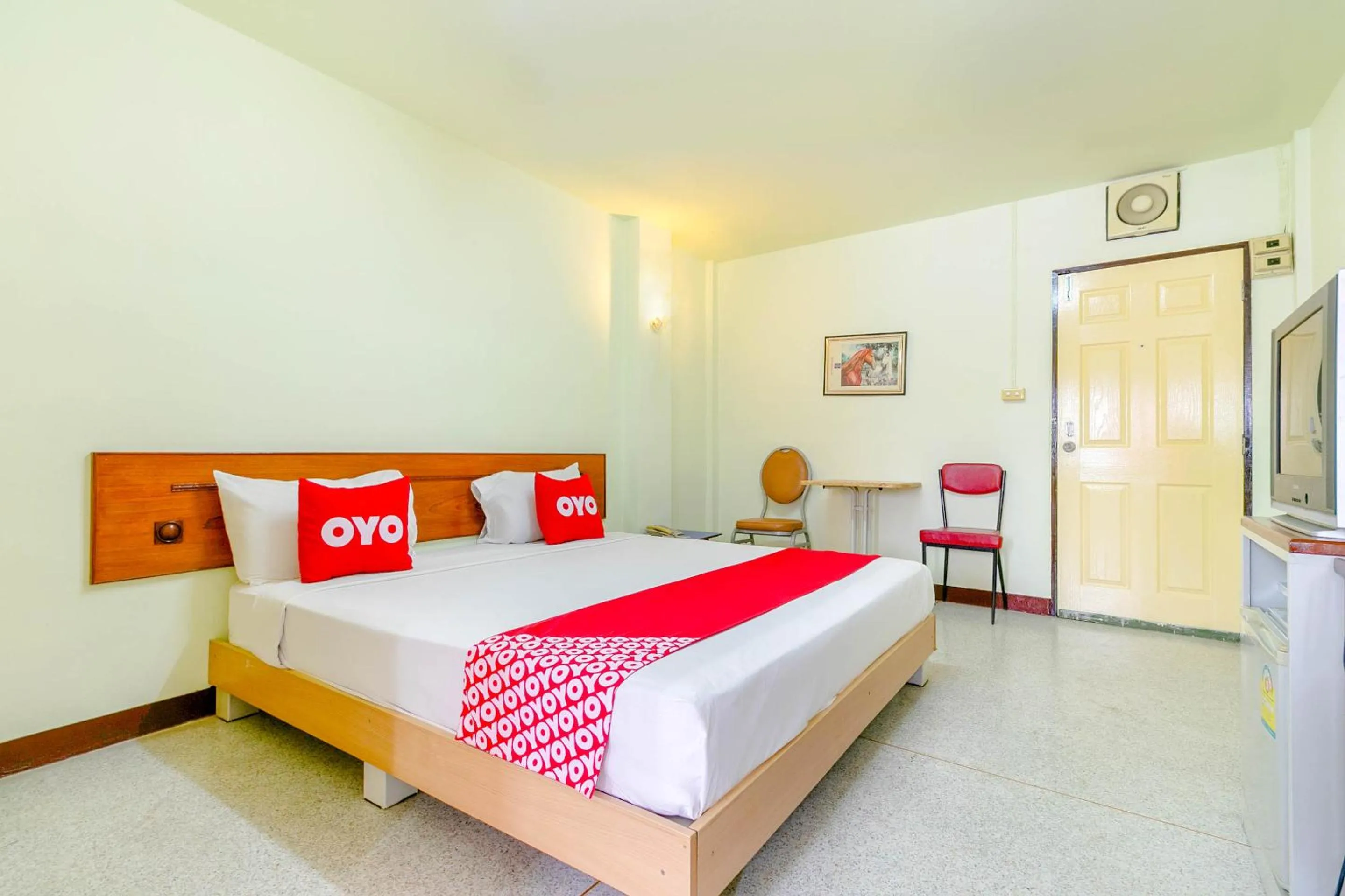 Deluxe Double Room in OYO 1161 Sathorn Mansion