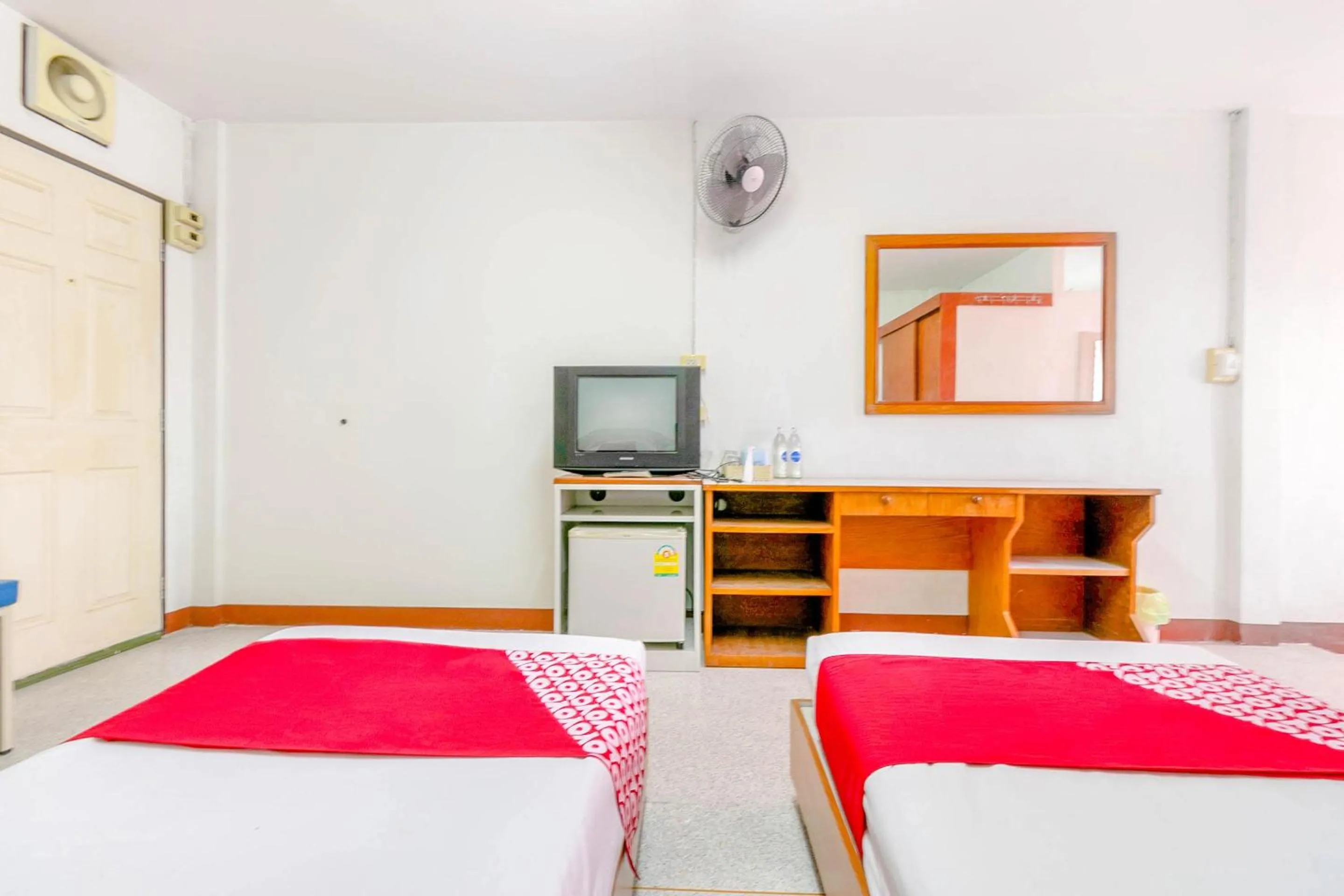 Bedroom, Bed in OYO 1161 Sathorn Mansion