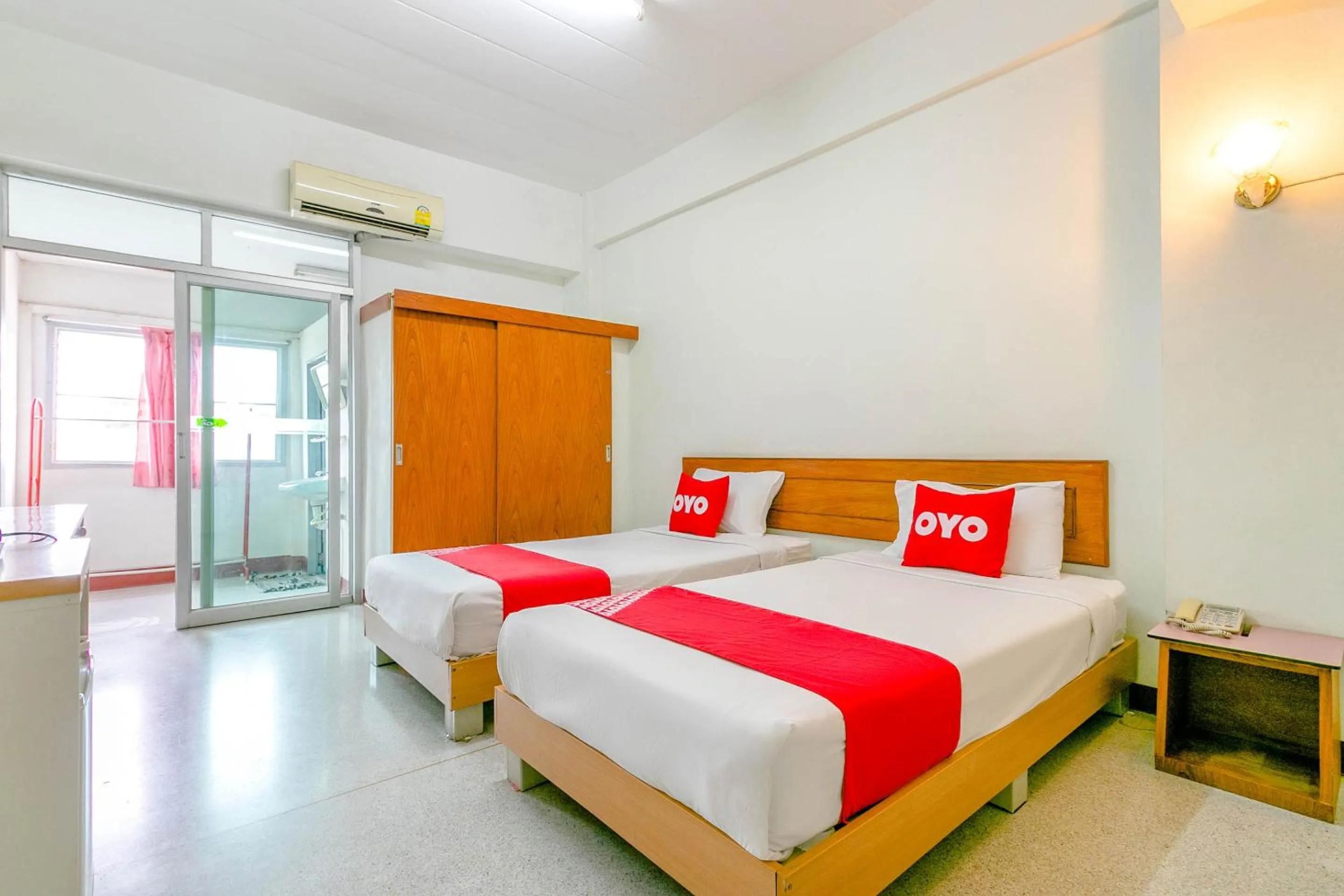 Standard Twin Room in OYO 1161 Sathorn Mansion