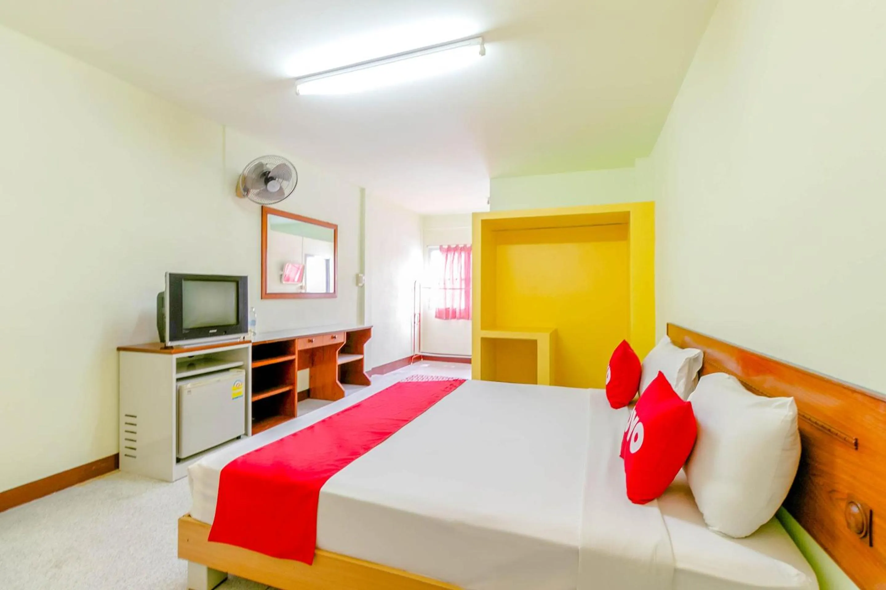 Bedroom, Bed in OYO 1161 Sathorn Mansion