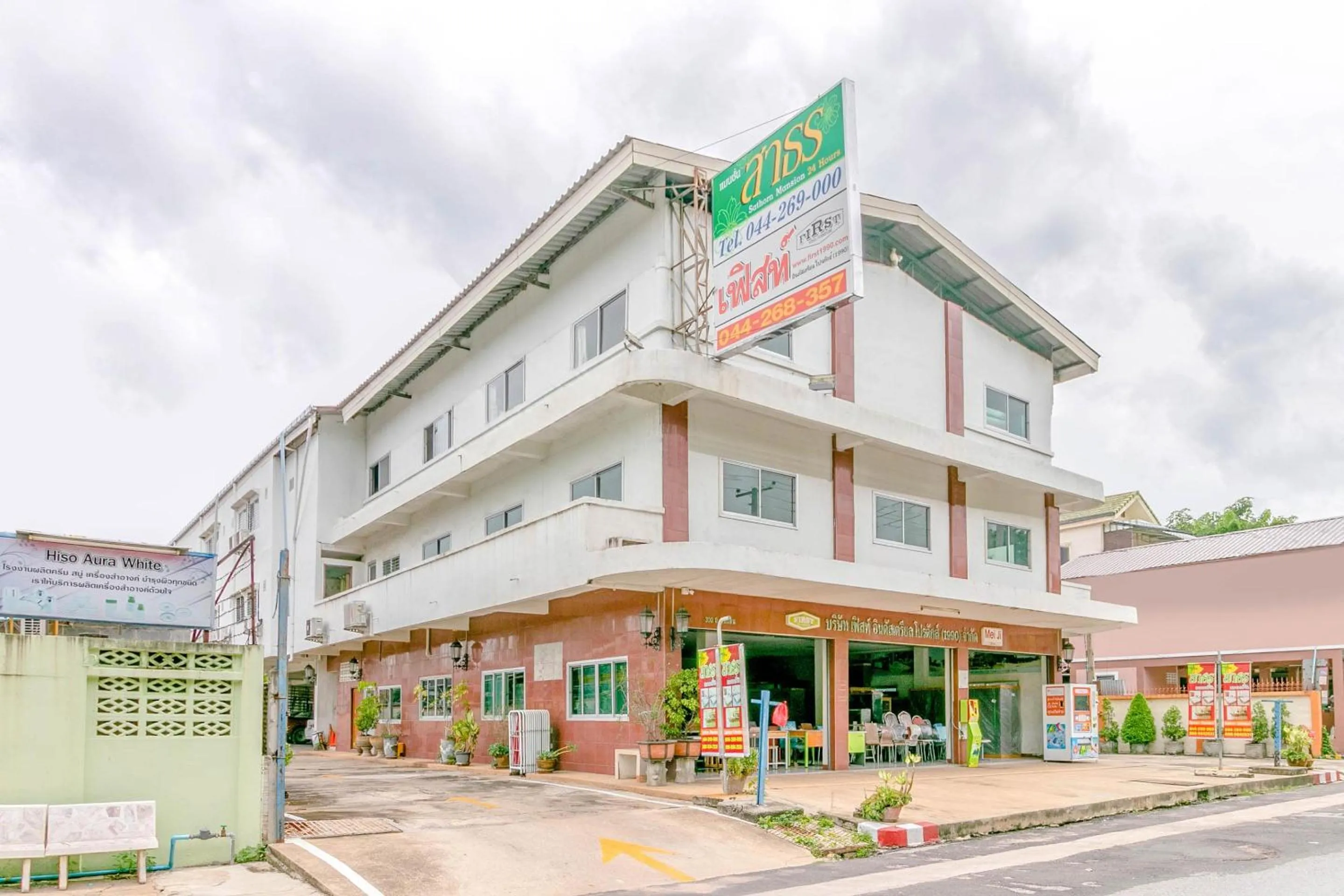 Facade/entrance in OYO 1161 Sathorn Mansion