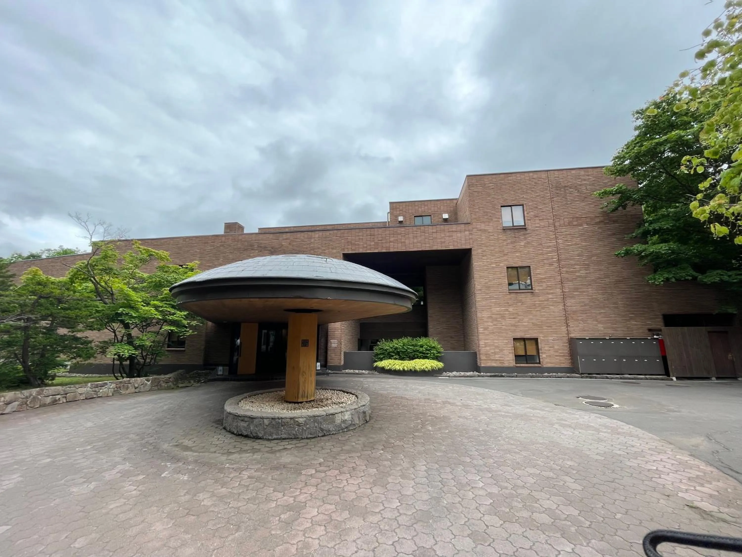 Property building in Kuriya Suizan