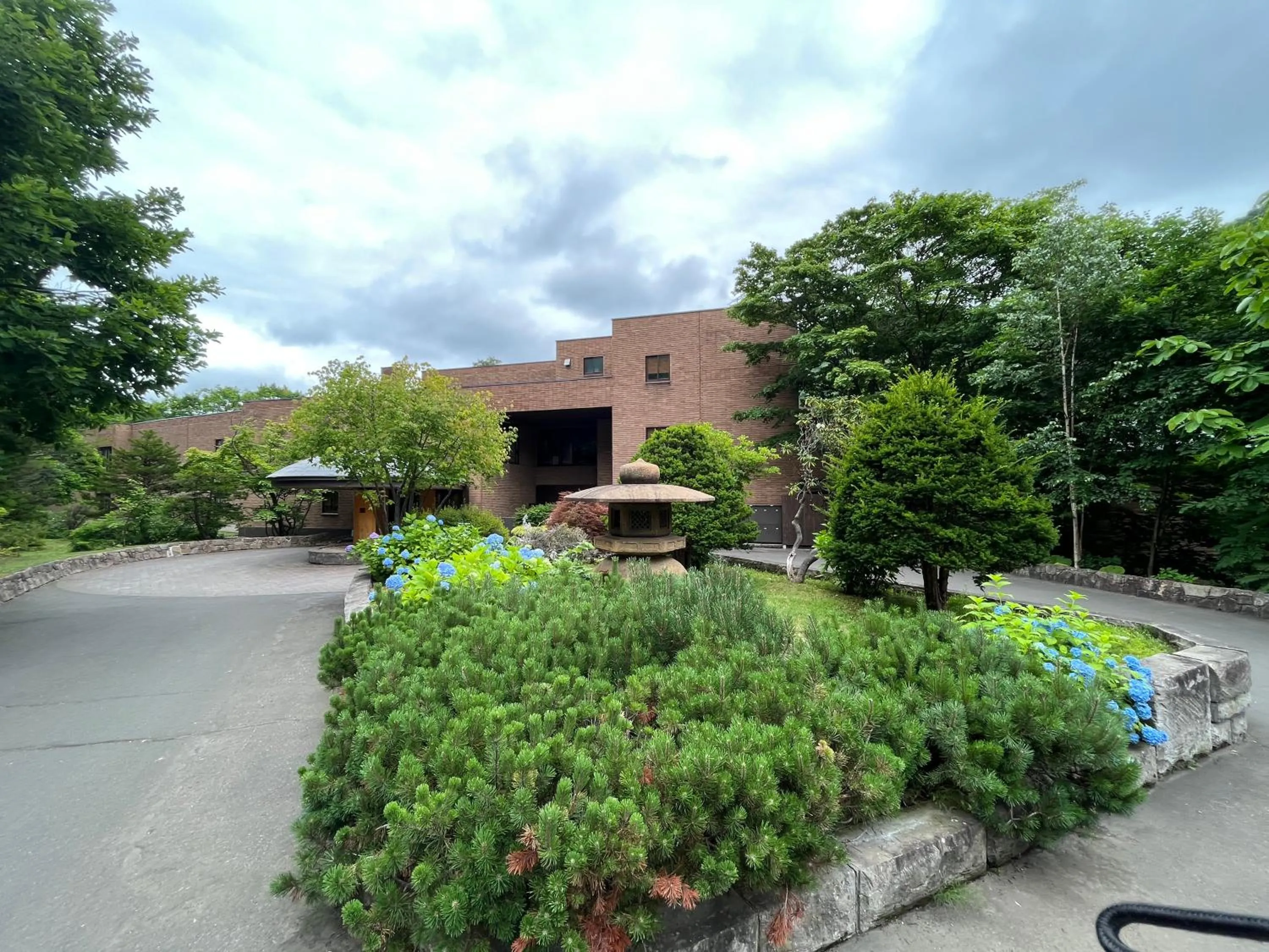 Property building in Kuriya Suizan