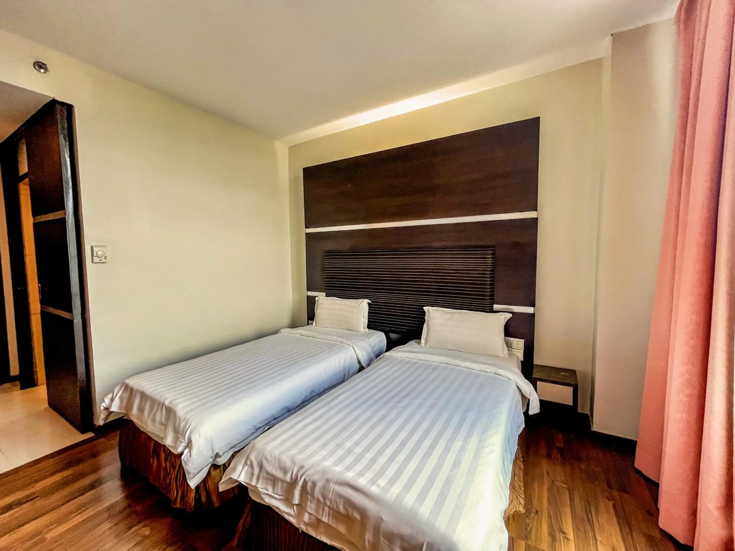 Bed in Courtyard Hotel 1Borneo