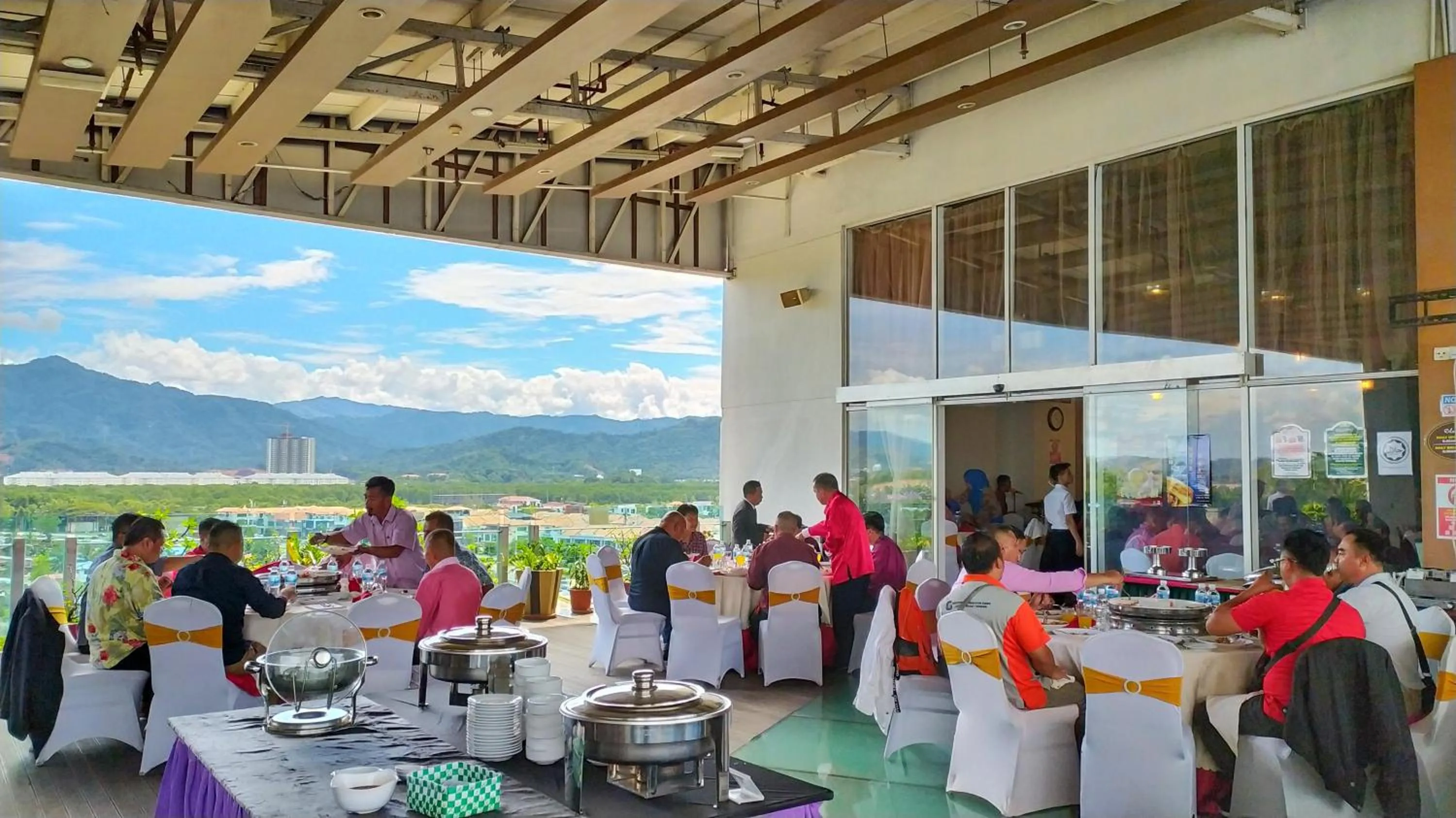 Breakfast in Courtyard Hotel 1Borneo