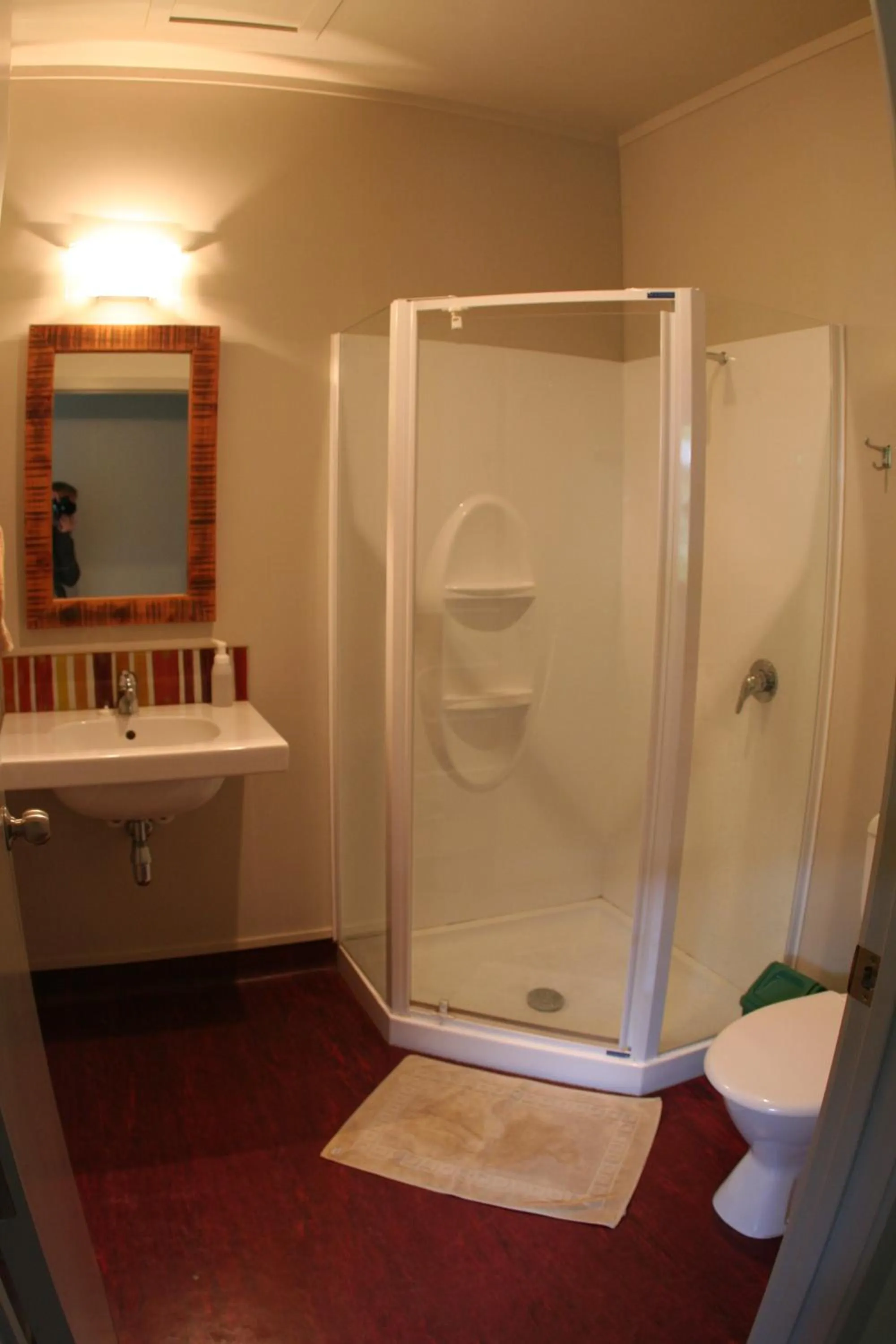Shower in Piha Beachstay Accommodation