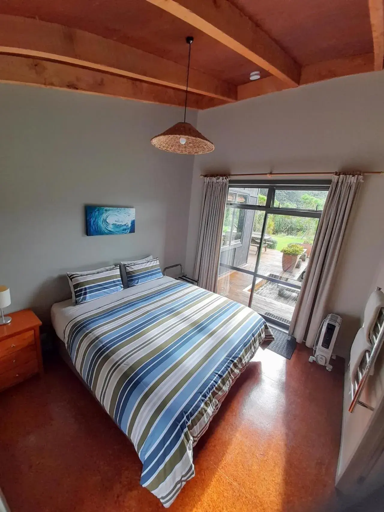 Double or Twin Room with Private Bathroom in Piha Beachstay Accommodation Double or Twin Room with Private Bathroom in Piha Beachstay Accommodation