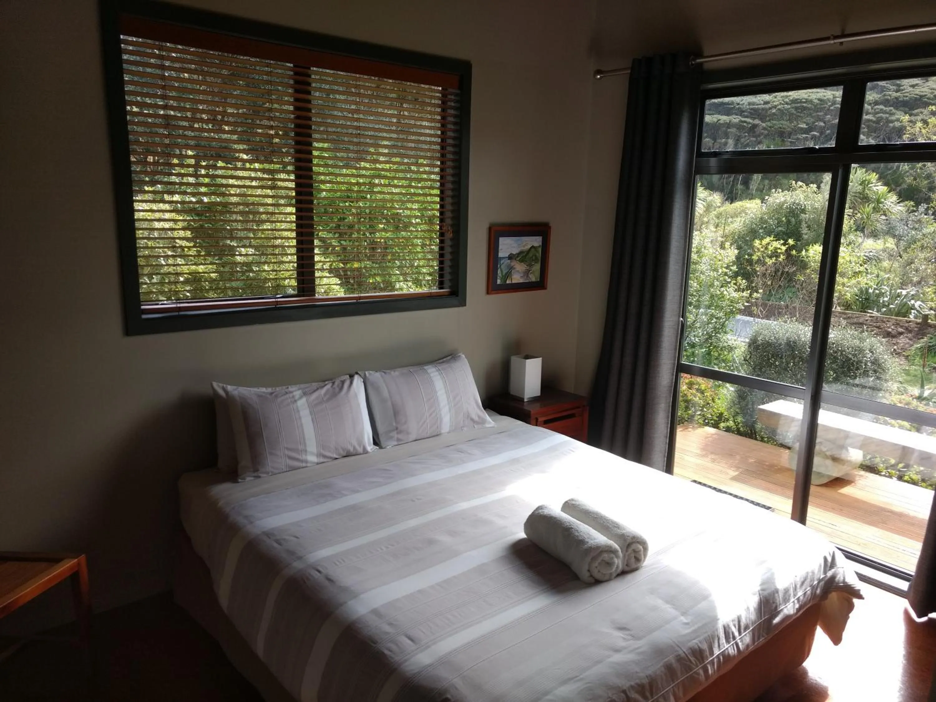 Bedroom, Bed in Piha Beachstay Accommodation