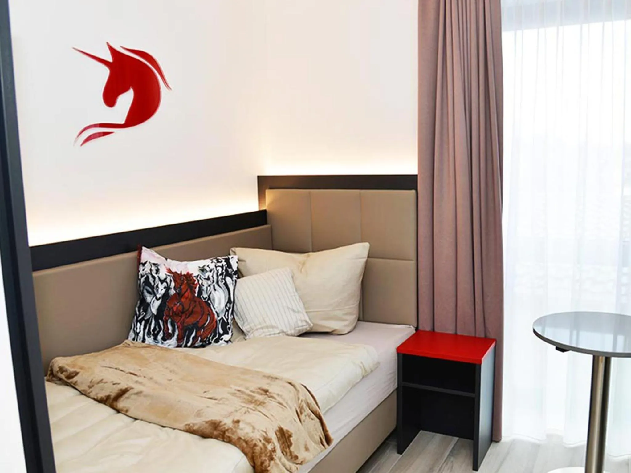 Bed in Hotel Rotes Einhorn ****