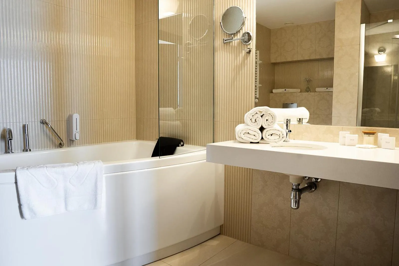 Bathroom in Hotel Lambert Medical Spa