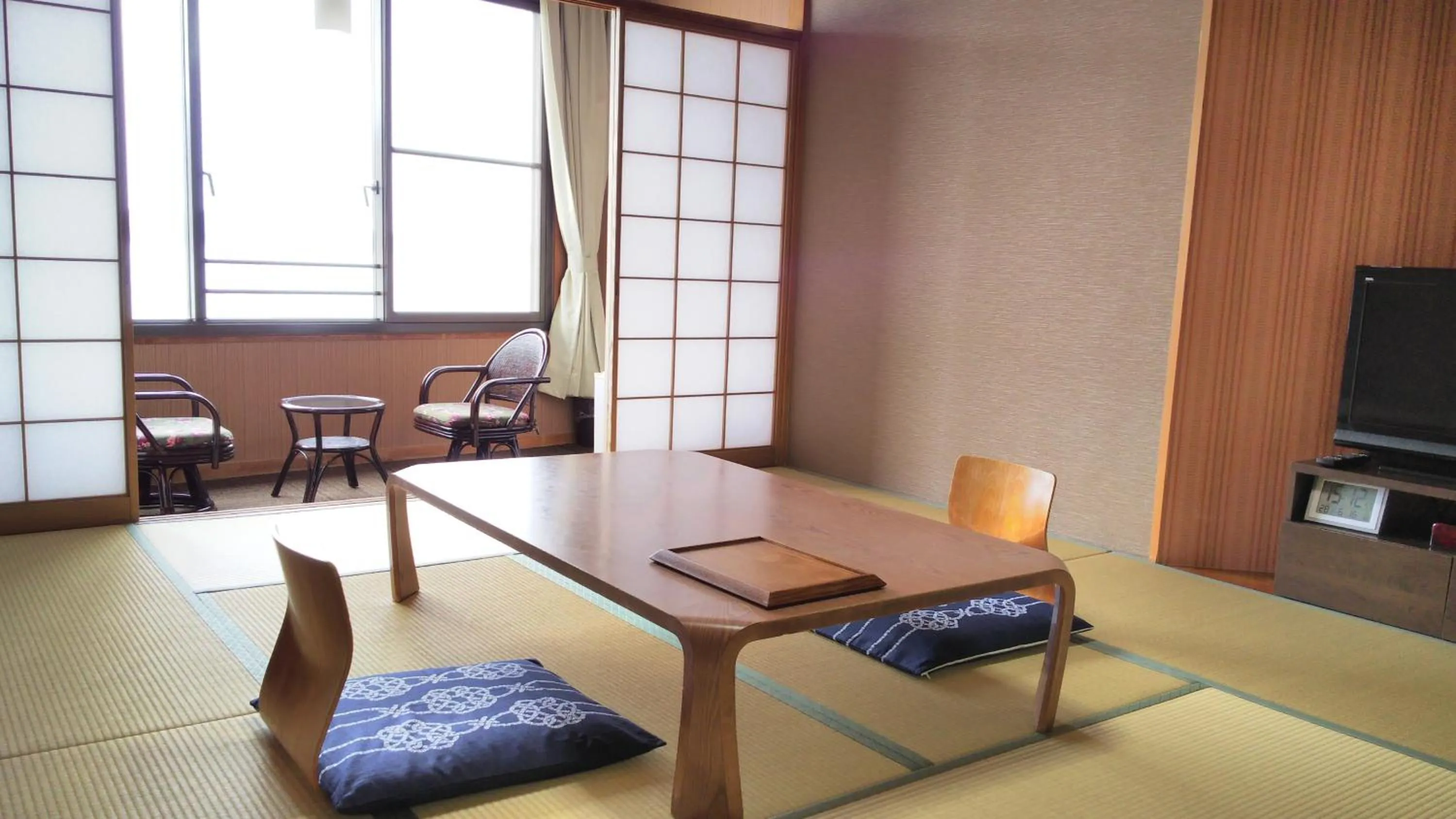 Photo of the whole room in Sunrise Katsuura