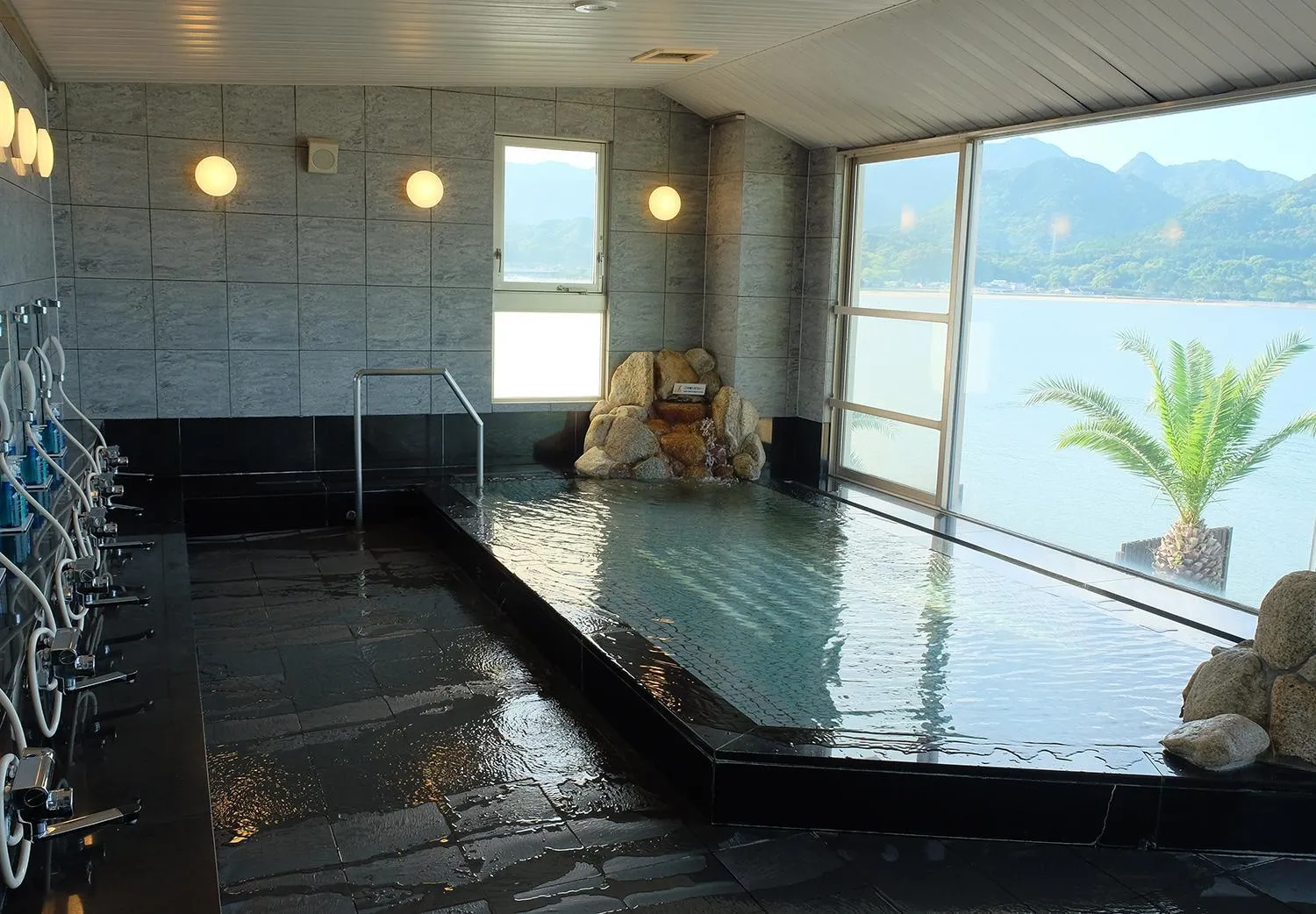 Public Bath in Sunrise Katsuura