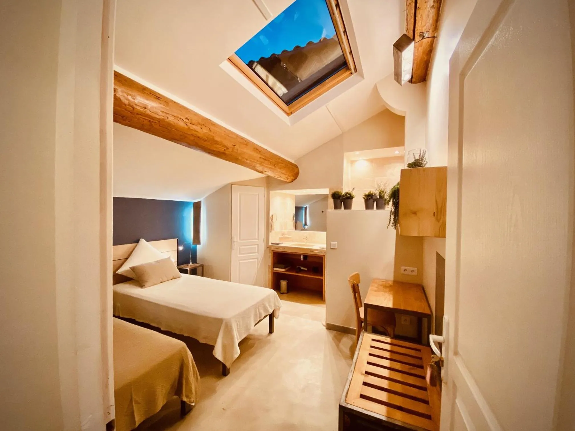 Photo of the whole room in L'atelier B&B