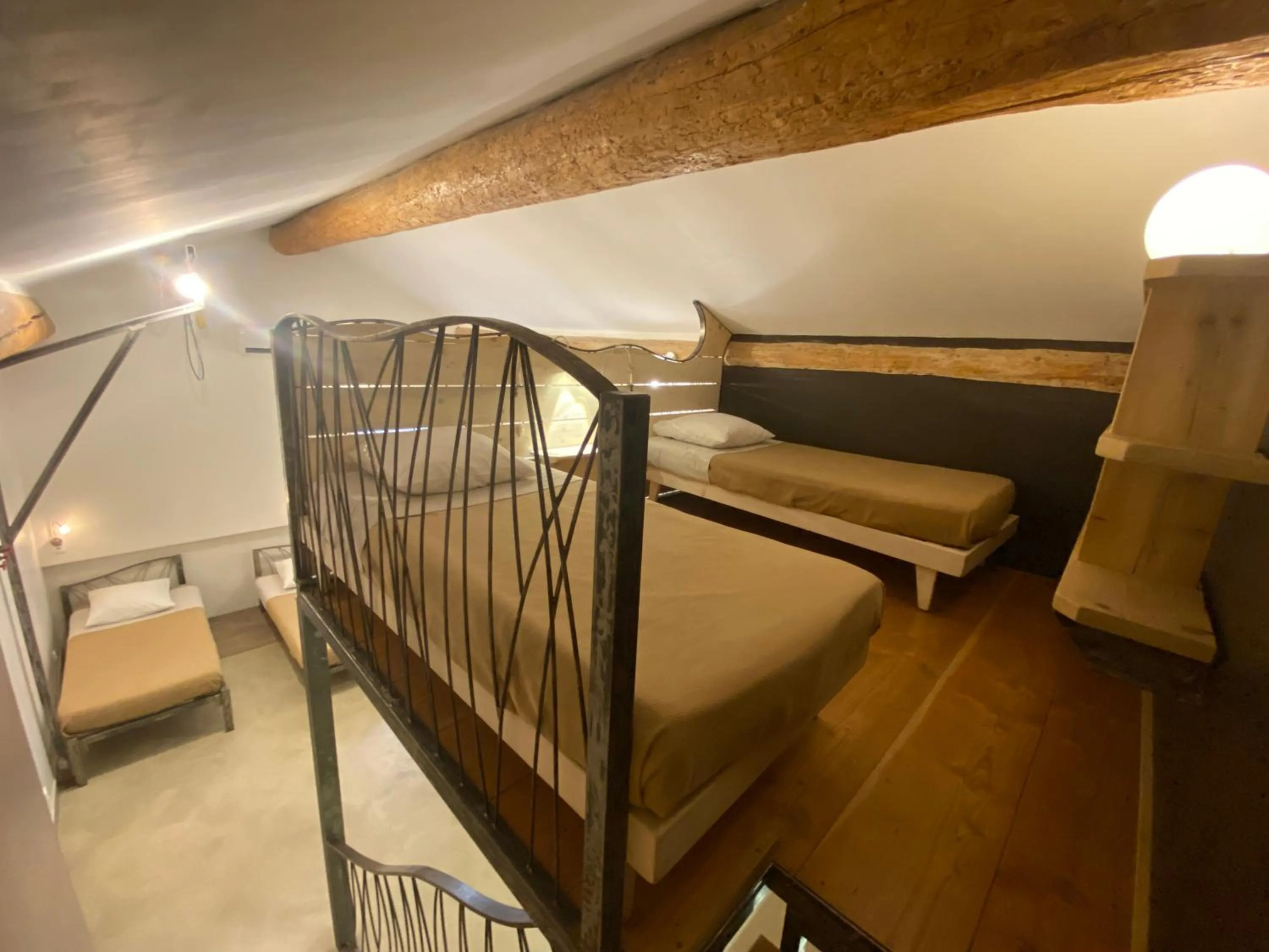 Bed in L'atelier B&B