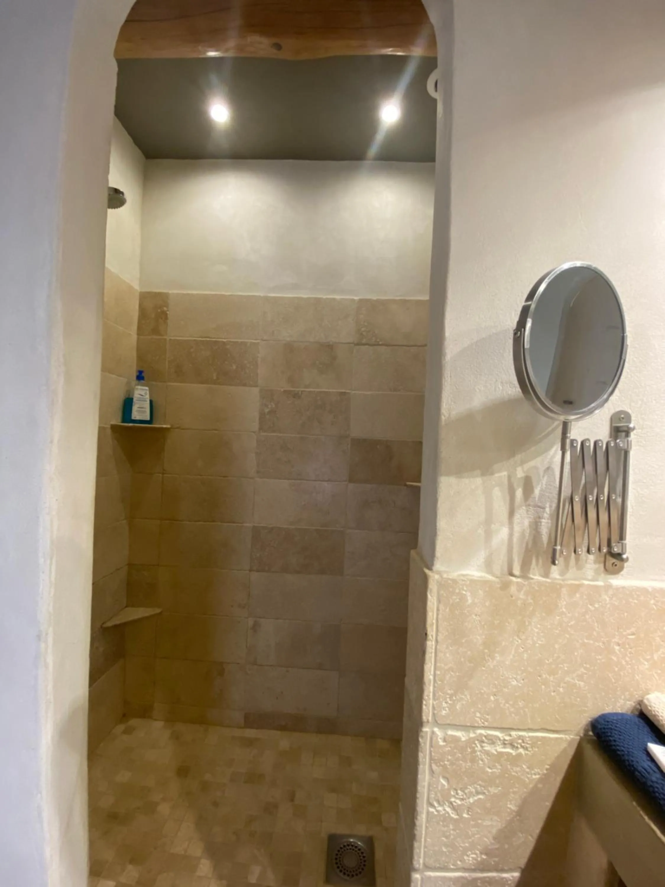 Shower in L'atelier B&B