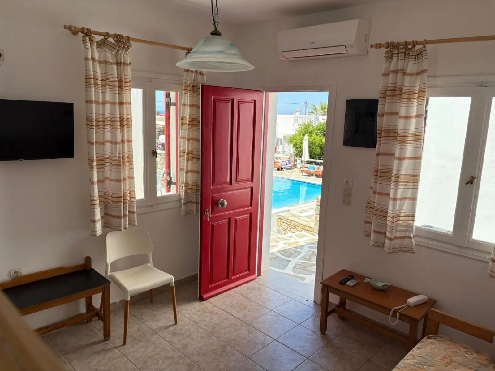 TV and multimedia in Summer Shades Hotel - ex Arkoulis