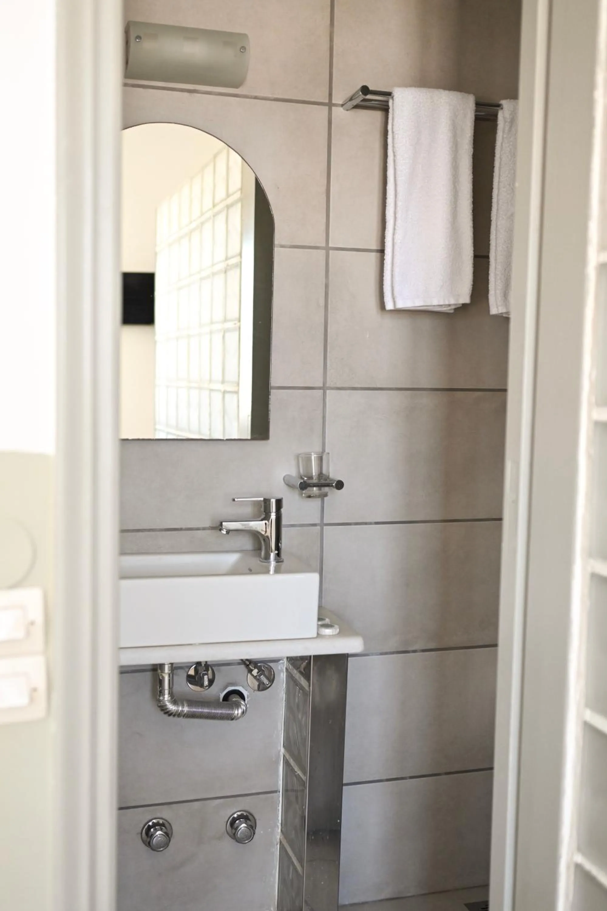 Bathroom in Summer Shades Hotel - ex Arkoulis