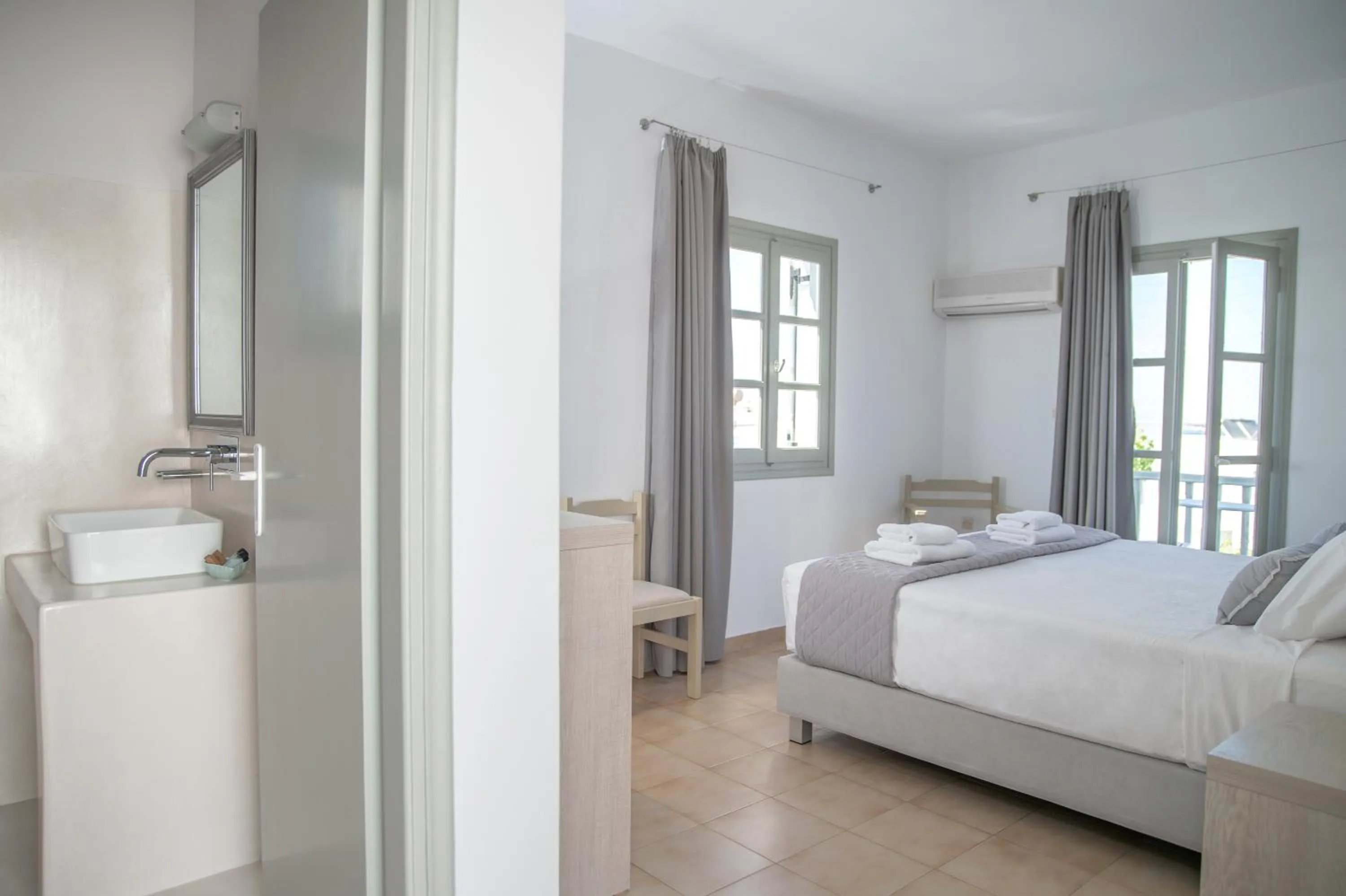 Bedroom, Bed in Summer Shades Hotel - ex Arkoulis