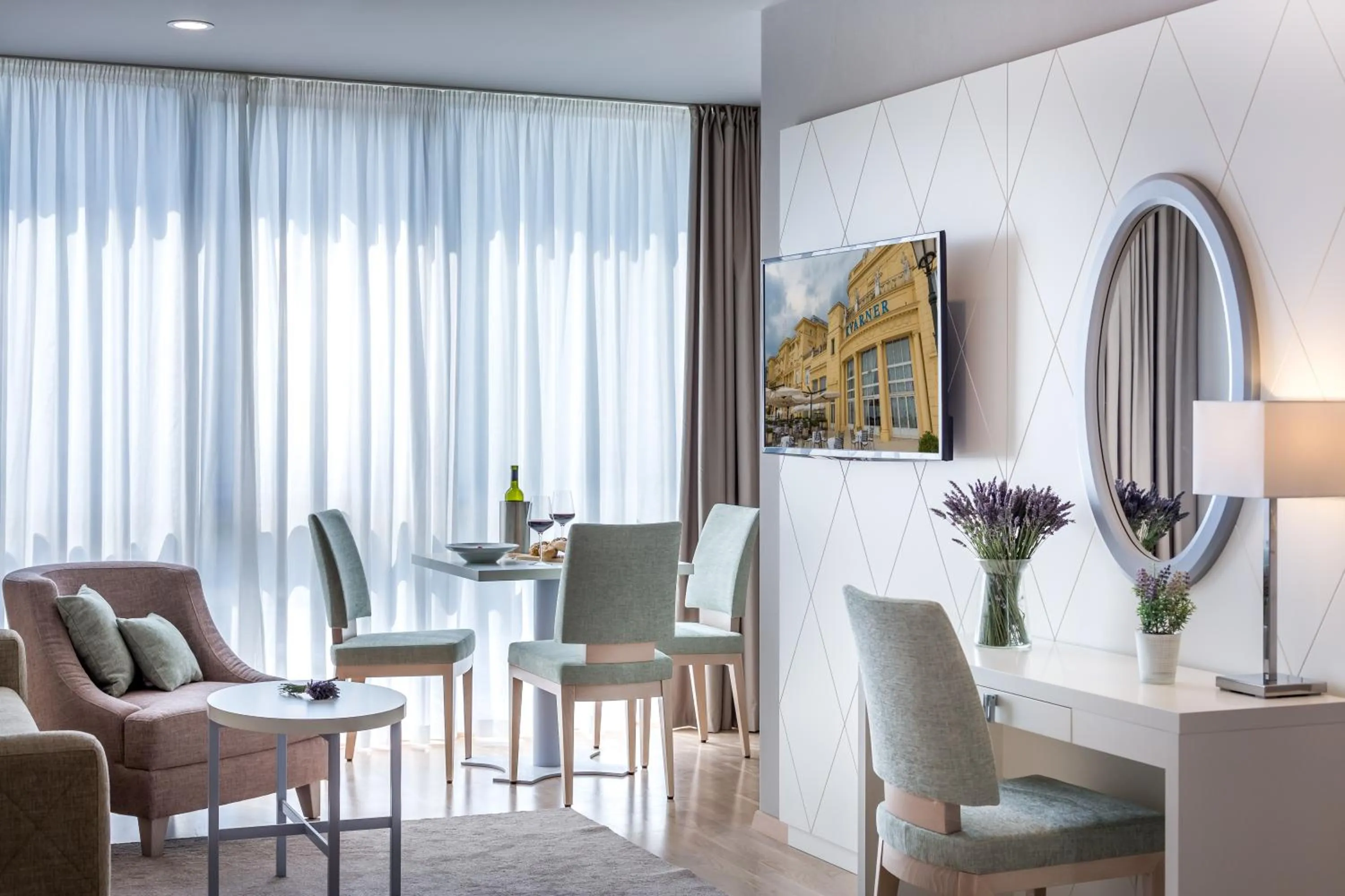 Living room in Apartments & Rooms Preelook