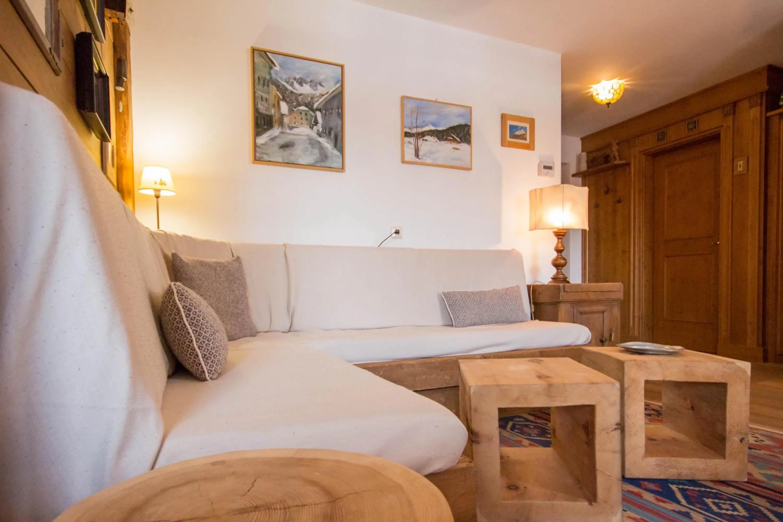 Communal lounge/ TV room in Aurturist S Candido Roulette