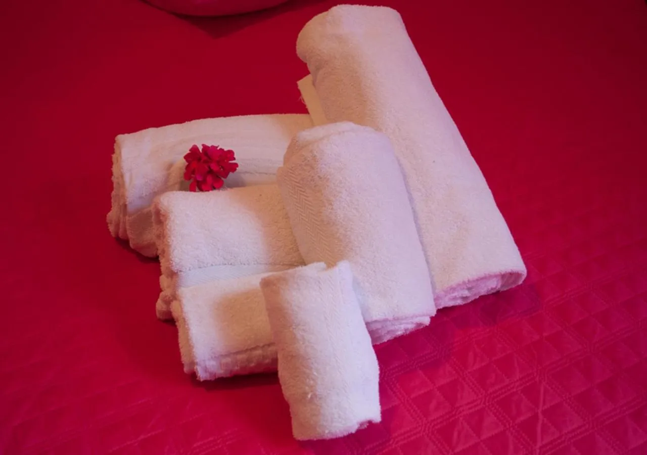 towels, Bed in Hotel Il Cortile