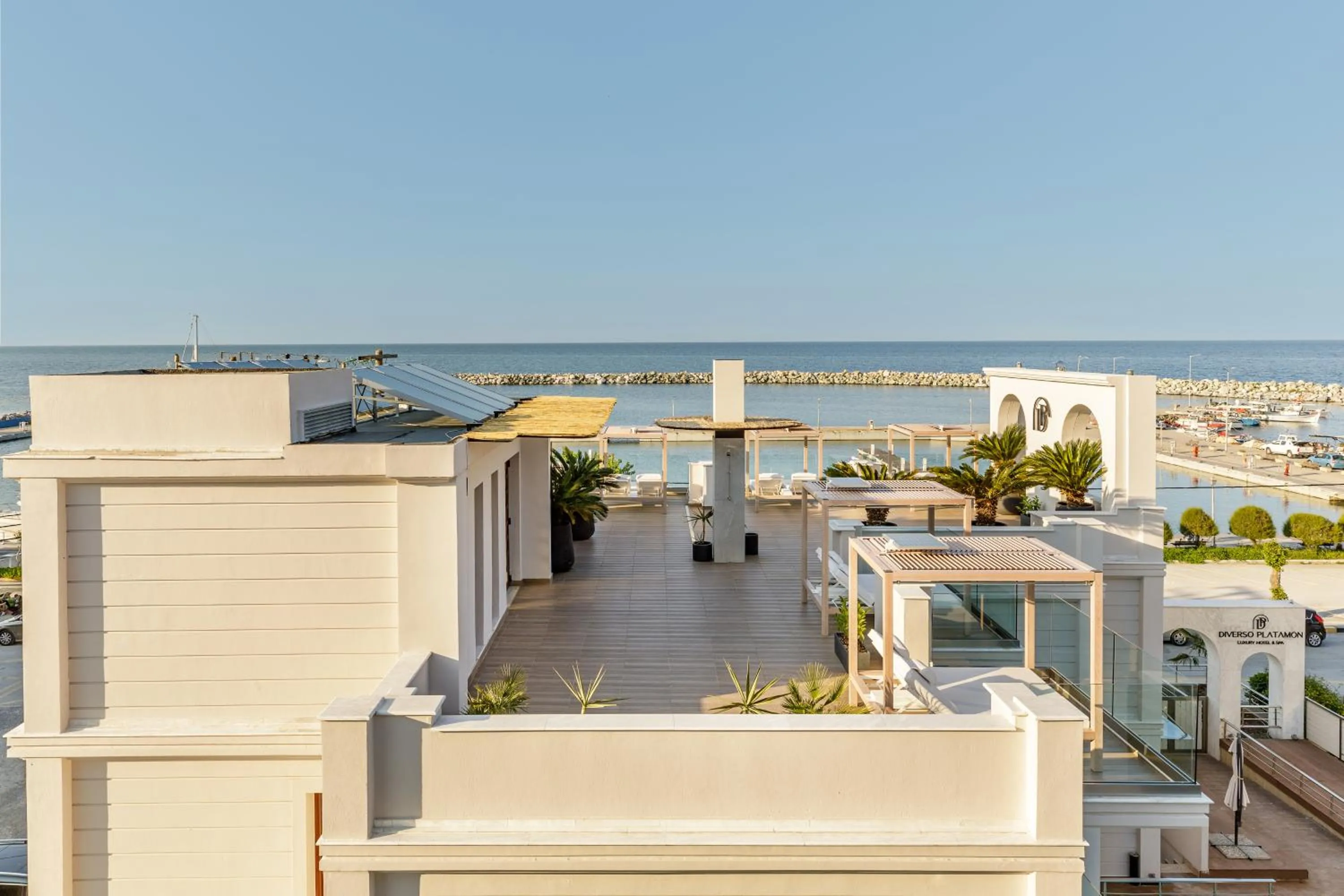 sunbed in Diverso Platamon, Luxury Hotel & Suites