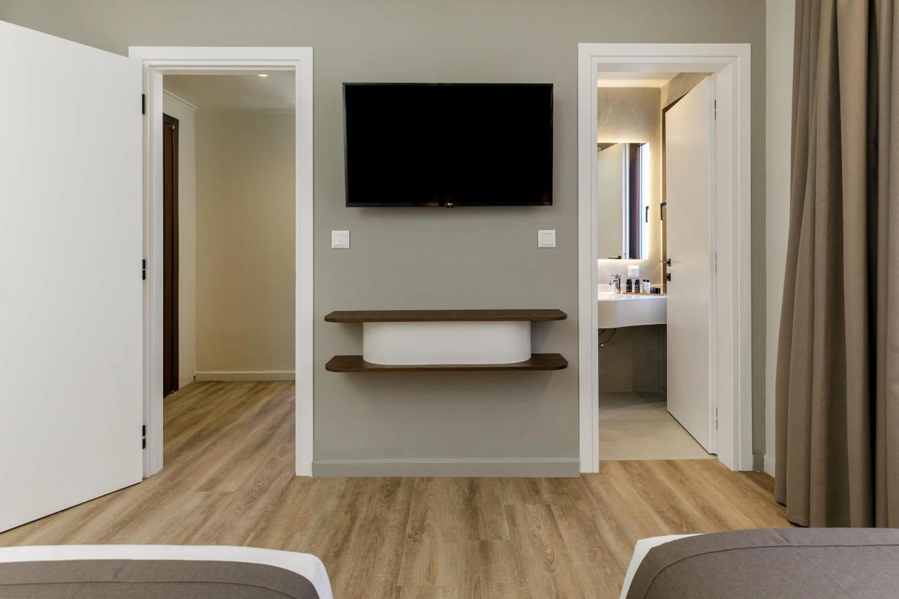 Communal lounge/ TV room in Diverso Platamon, Luxury Hotel & Suites