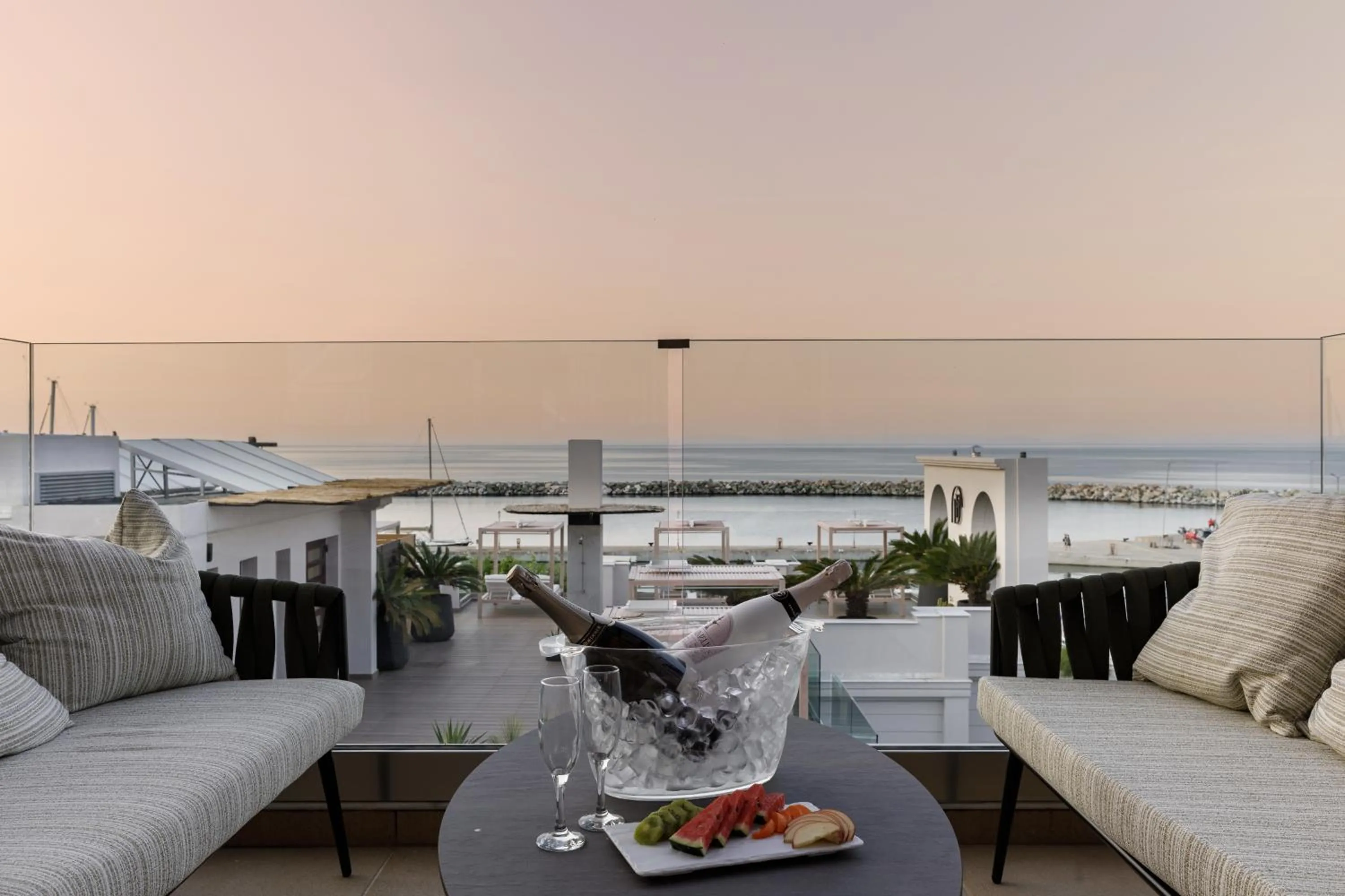 Restaurant/places to eat in Diverso Platamon, Luxury Hotel & Suites