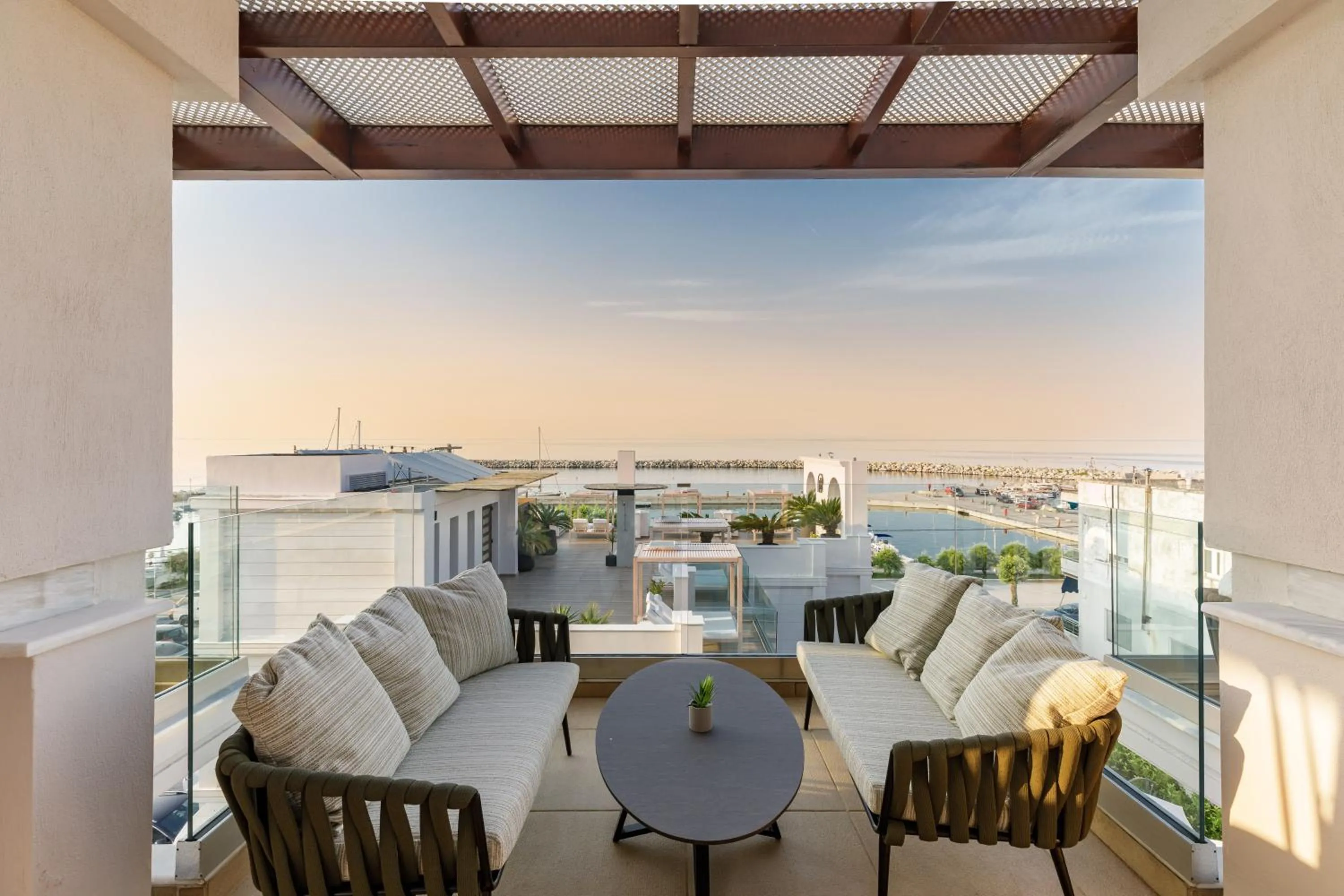 Restaurant/places to eat in Diverso Platamon, Luxury Hotel & Suites