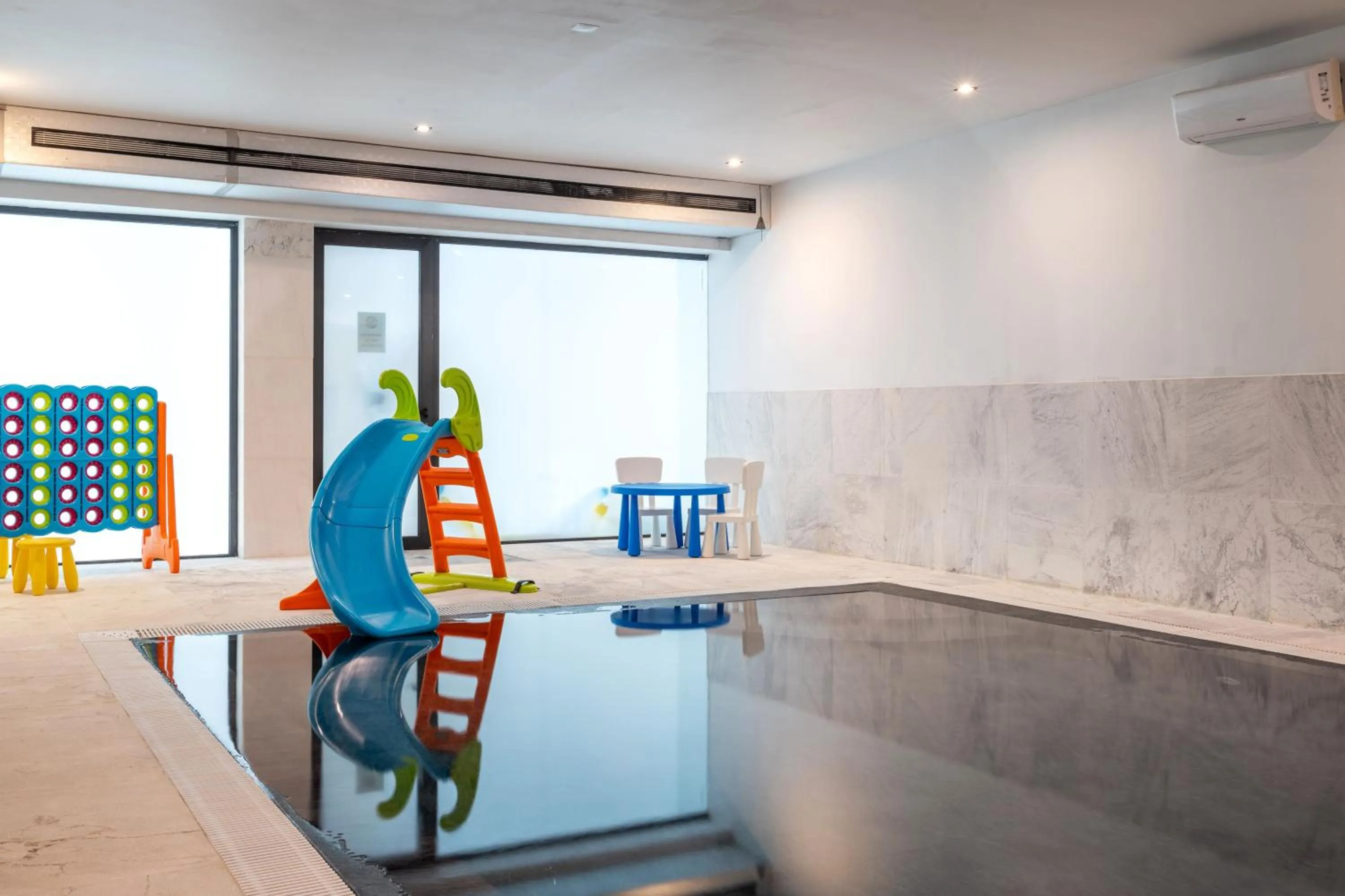 Kids's club in Hotel Porta do Sol Conference & SPA