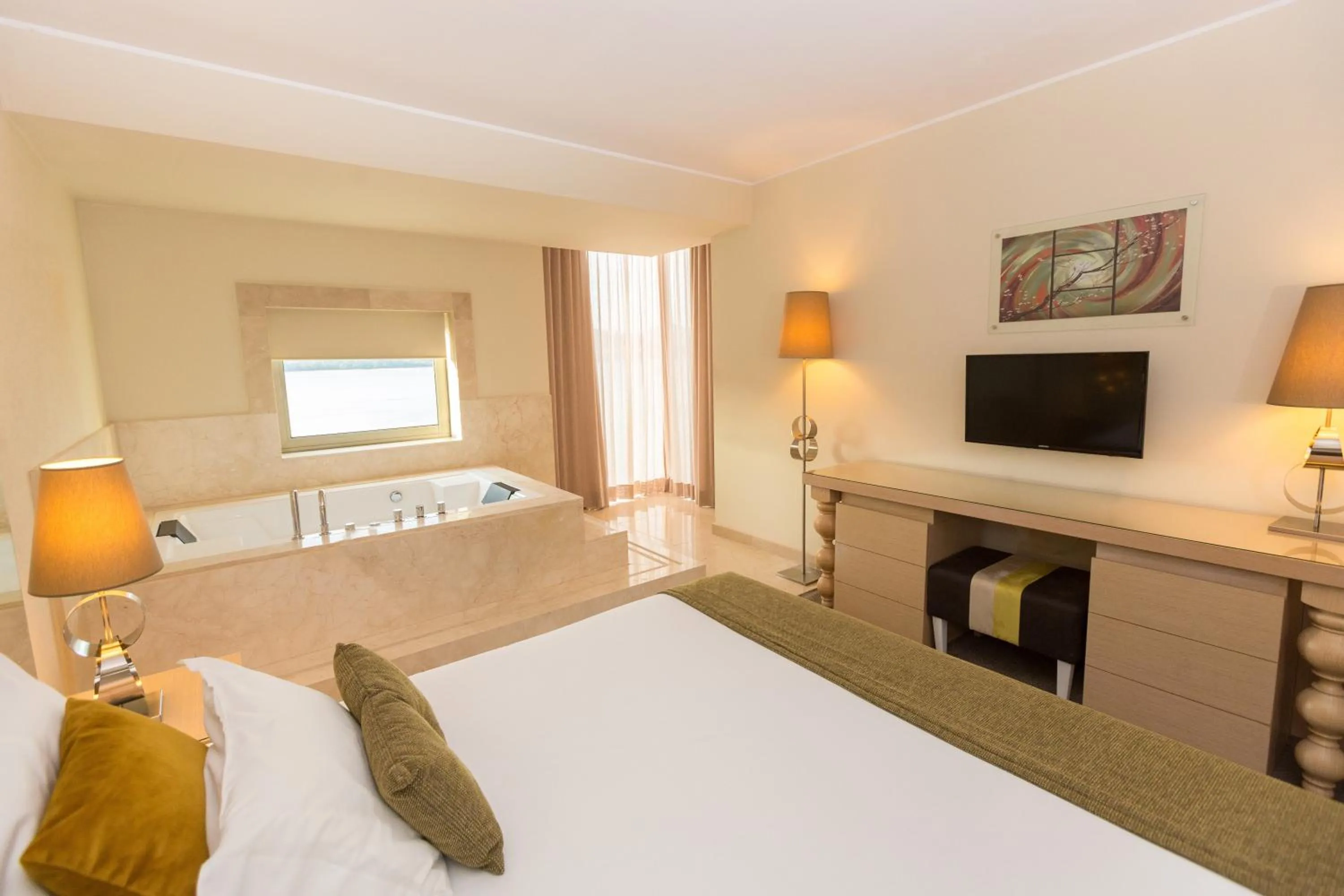 Bedroom, Bed in Hotel Porta do Sol Conference & SPA