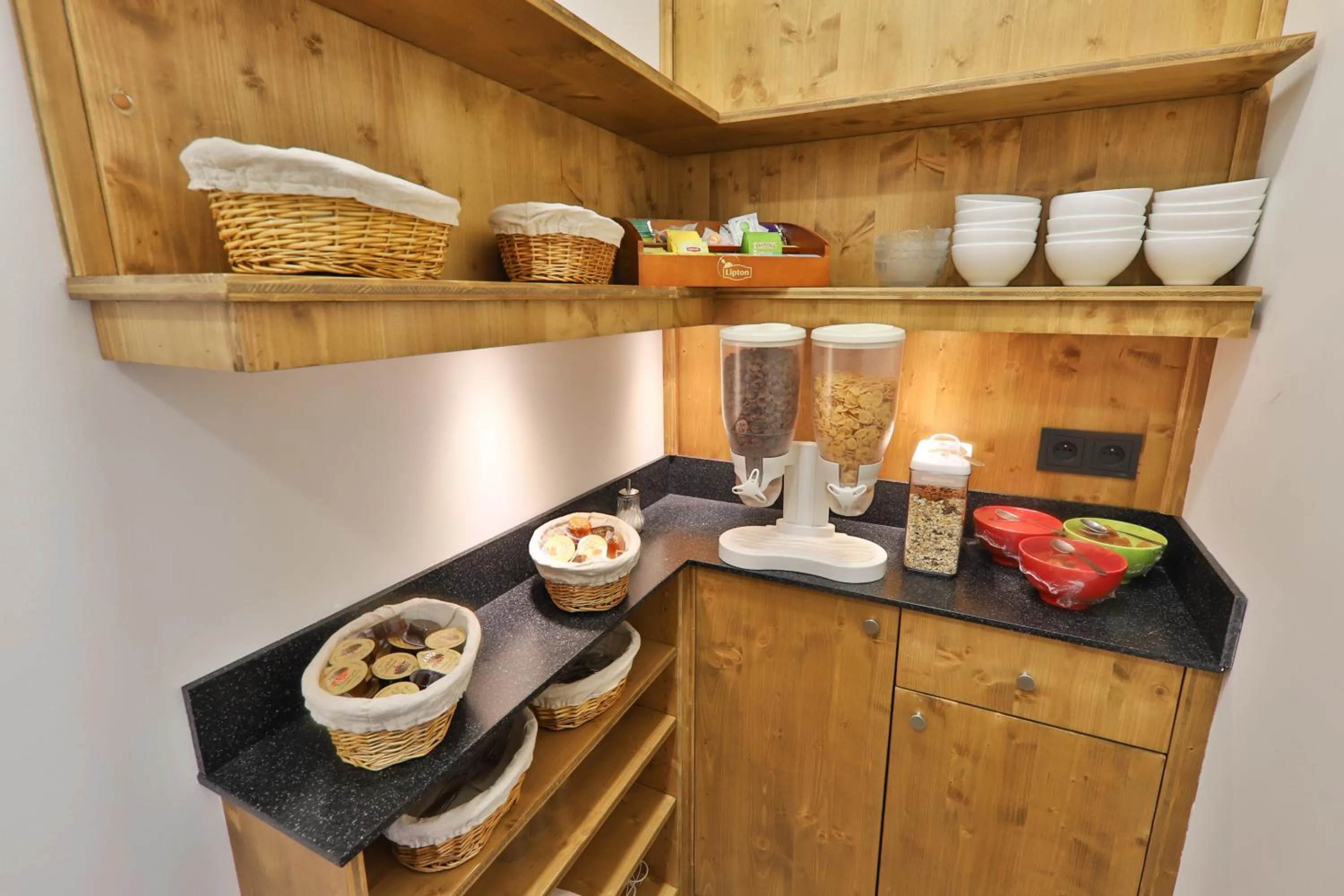 Breakfast in Hôtel Bar Des Vosges