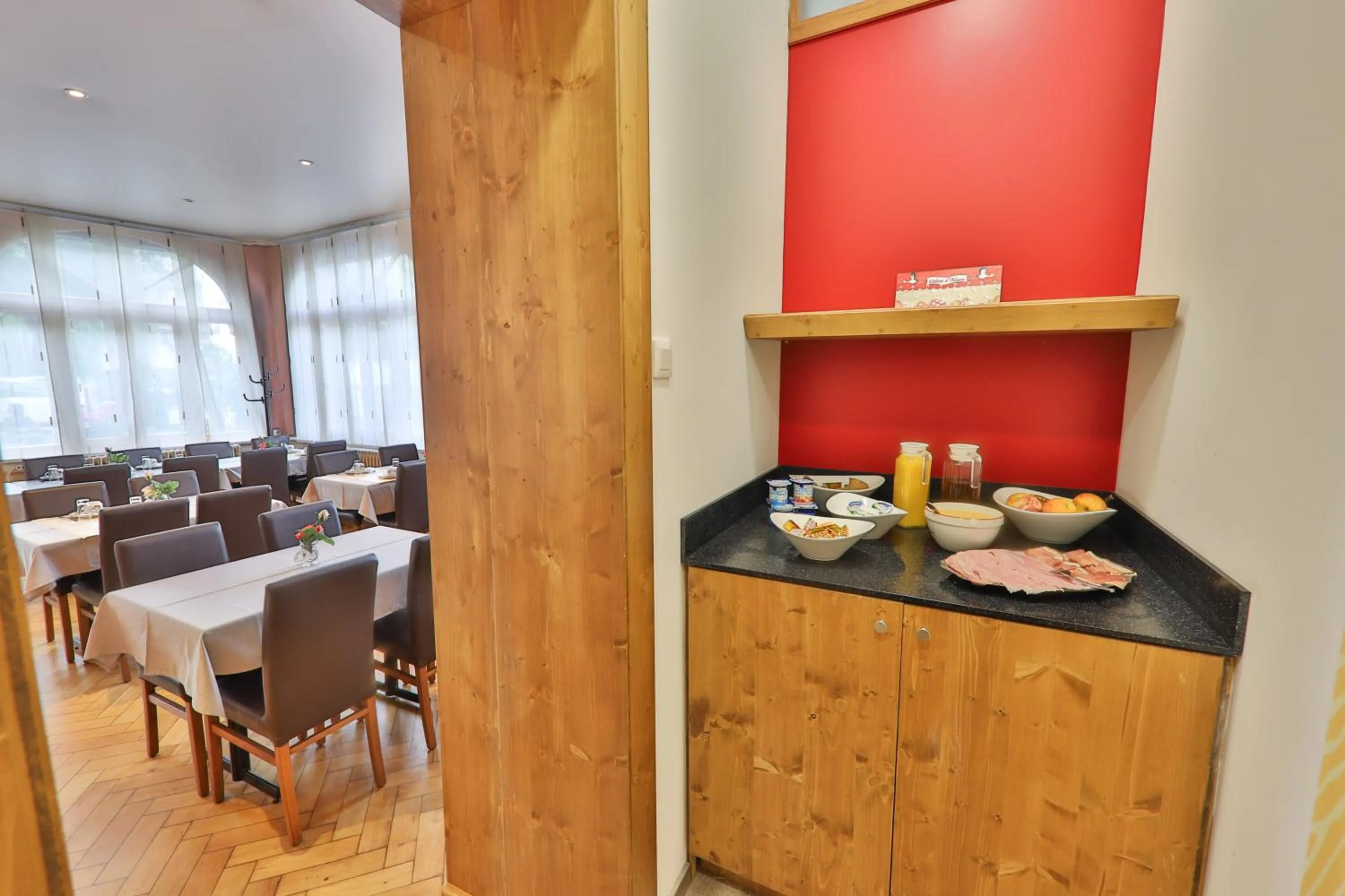 Food and drinks in Hôtel Bar Des Vosges