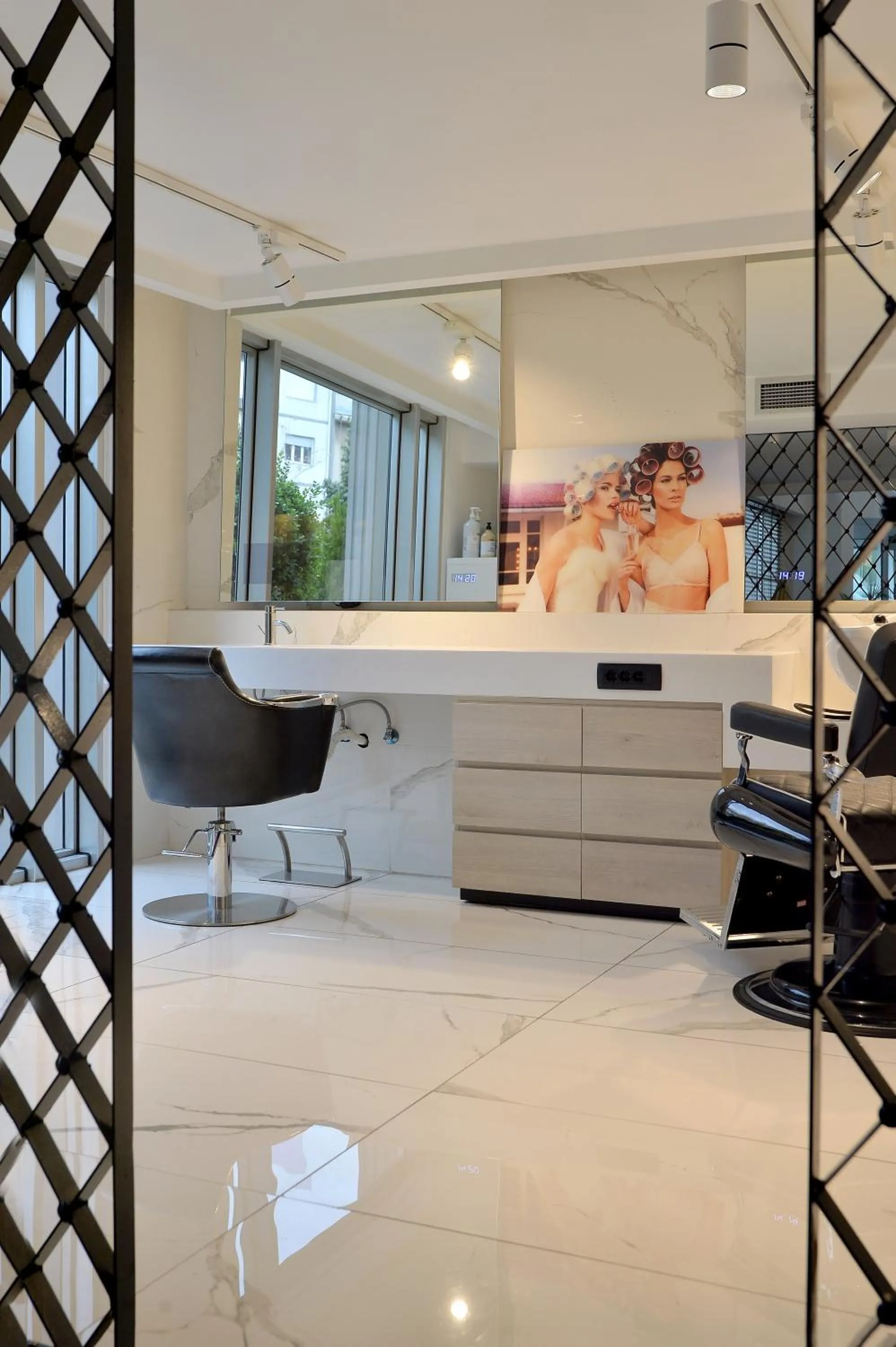 hair dresser in Airotel Stratos Vassilikos Hotel