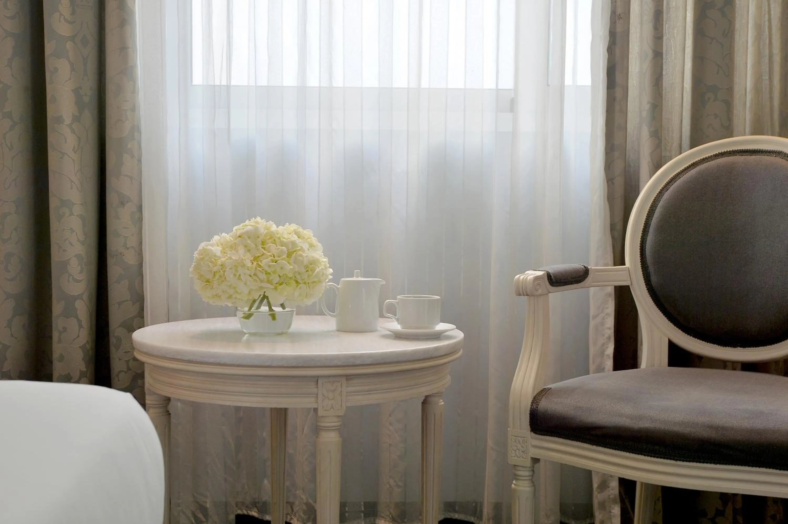 Living room in Airotel Stratos Vassilikos Hotel