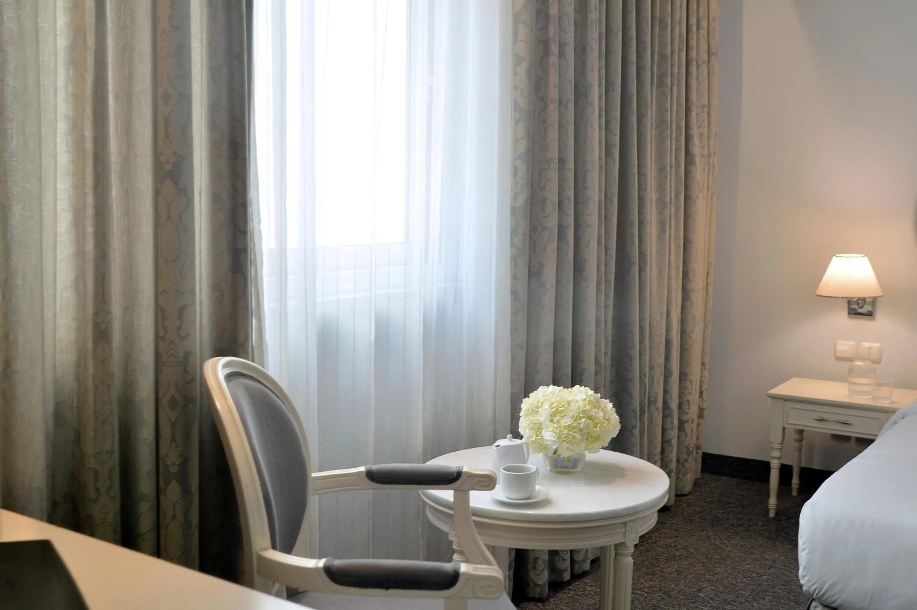 Seating area in Airotel Stratos Vassilikos Hotel