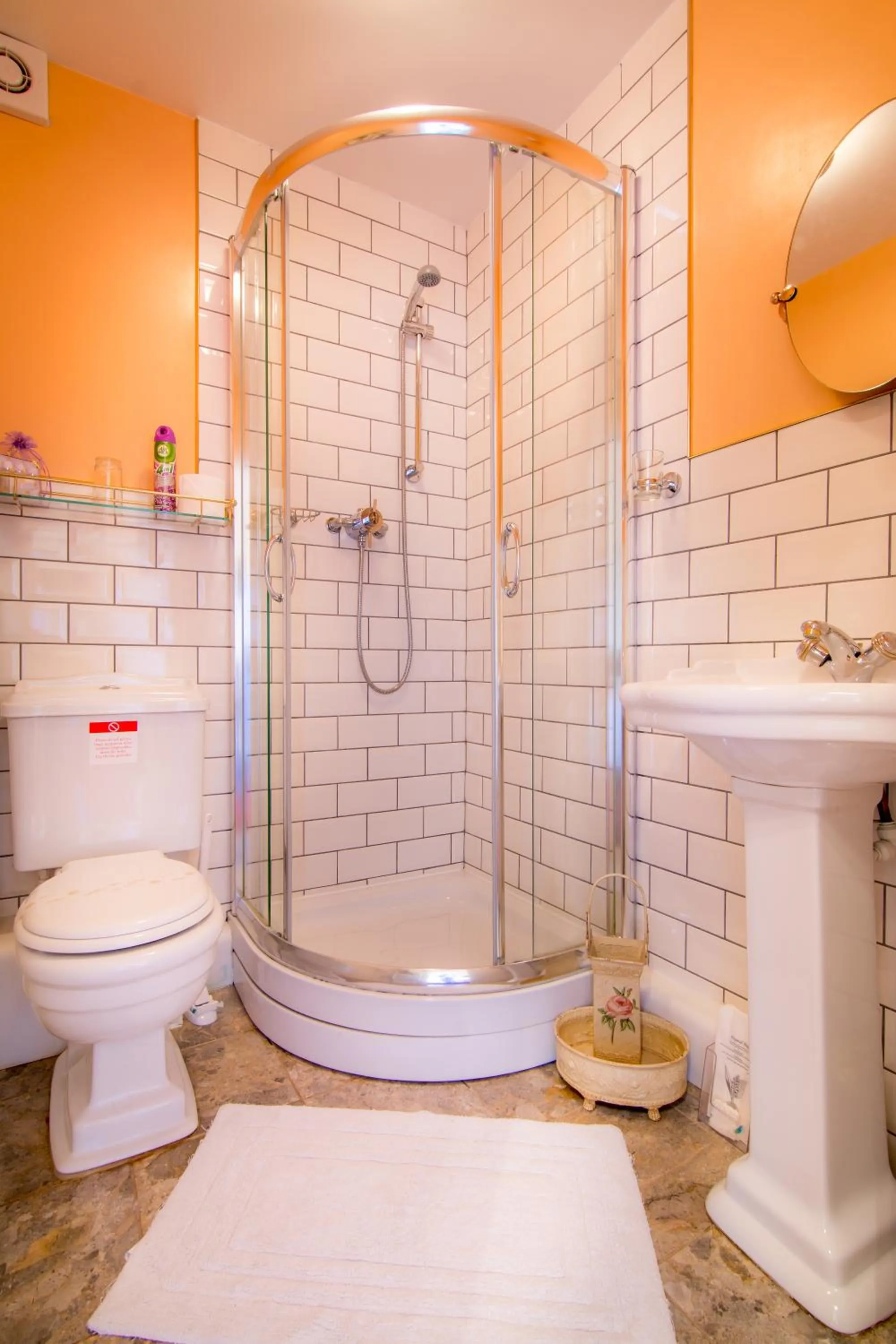 Shower in Creston Villa Guest House