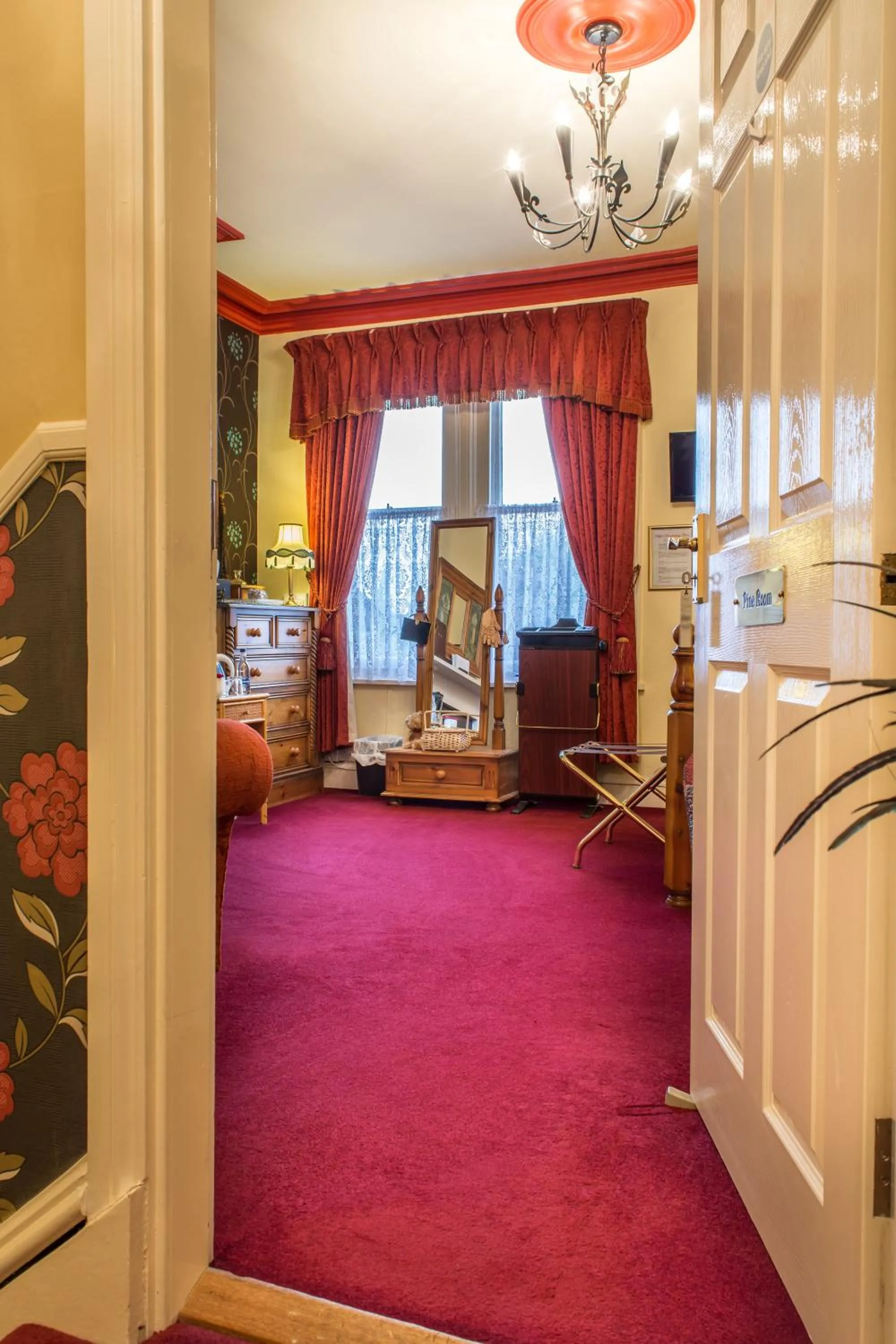 Photo of the whole room in Creston Villa Guest House