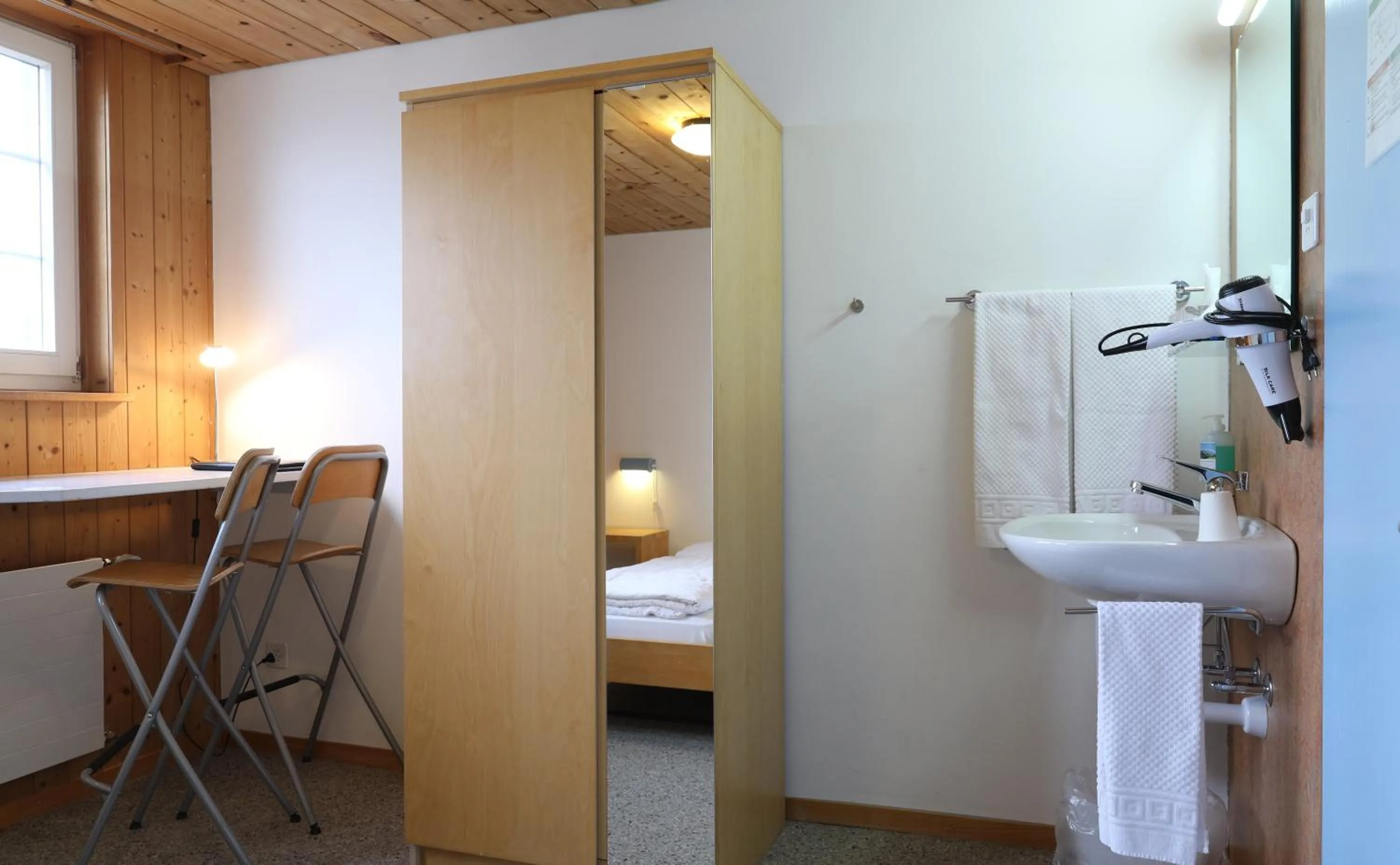 Photo of the whole room, Bed in Seminarhotel Lihn