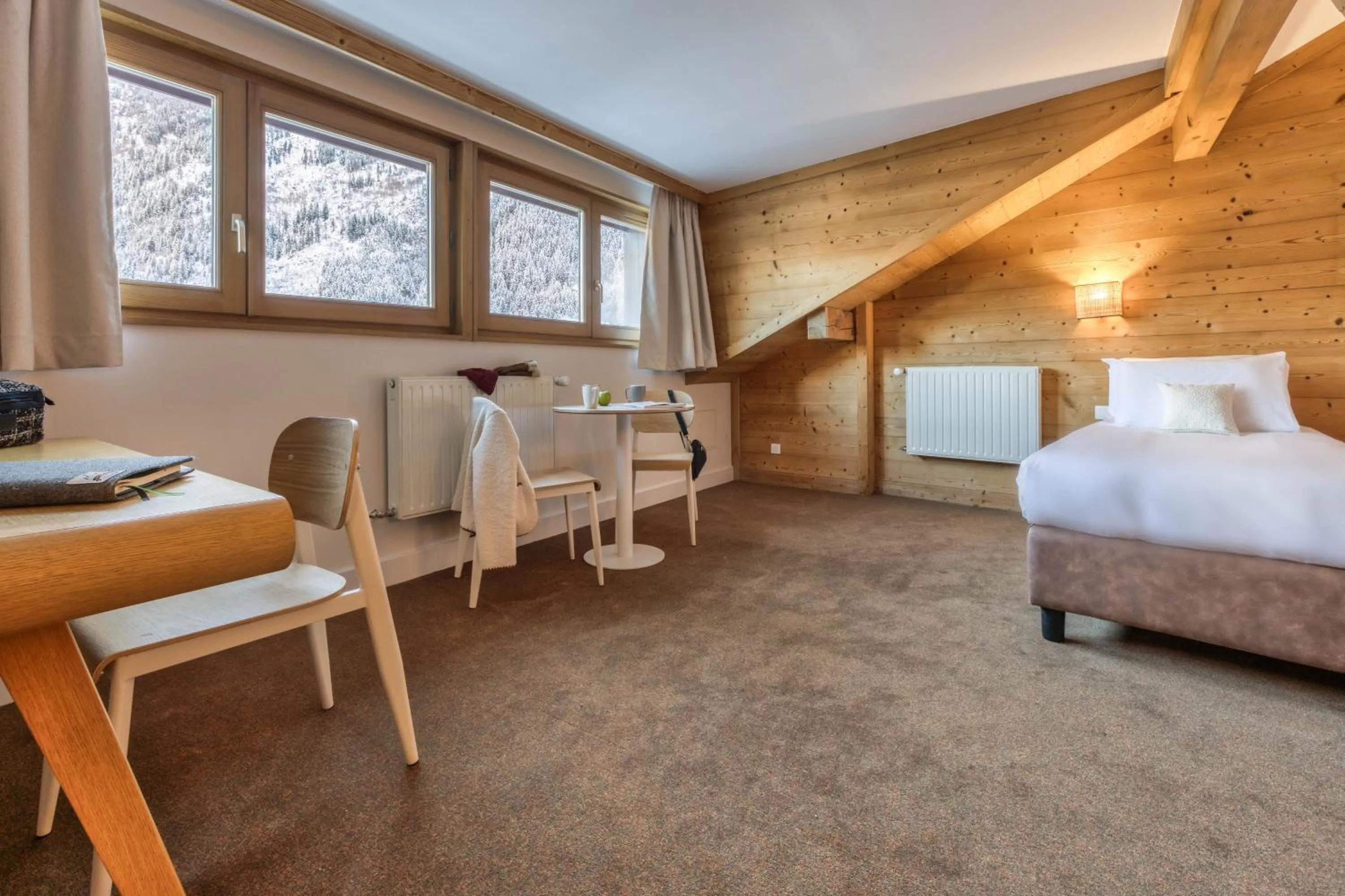 Bed in Les Gourmets - Chalet Hotel
