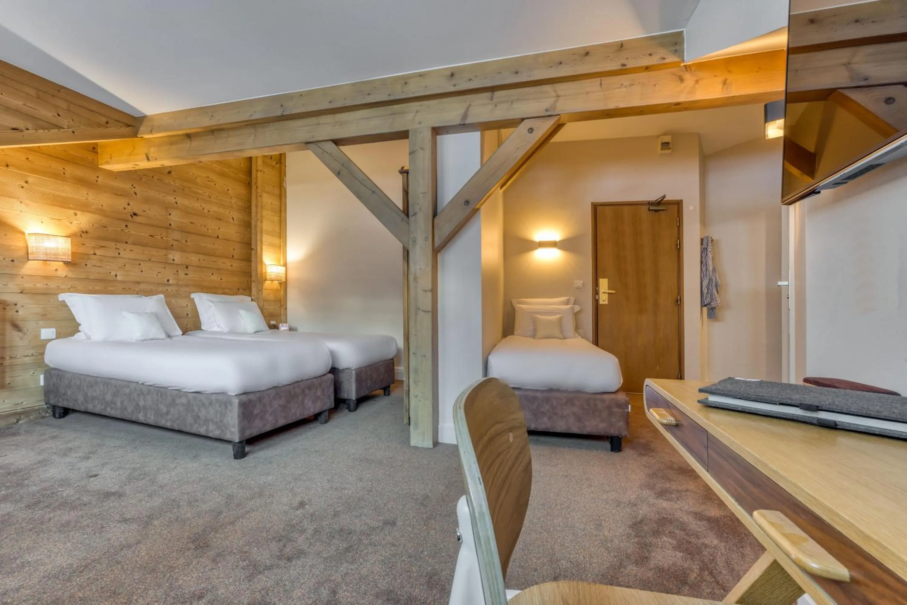 Bed in Les Gourmets - Chalet Hotel