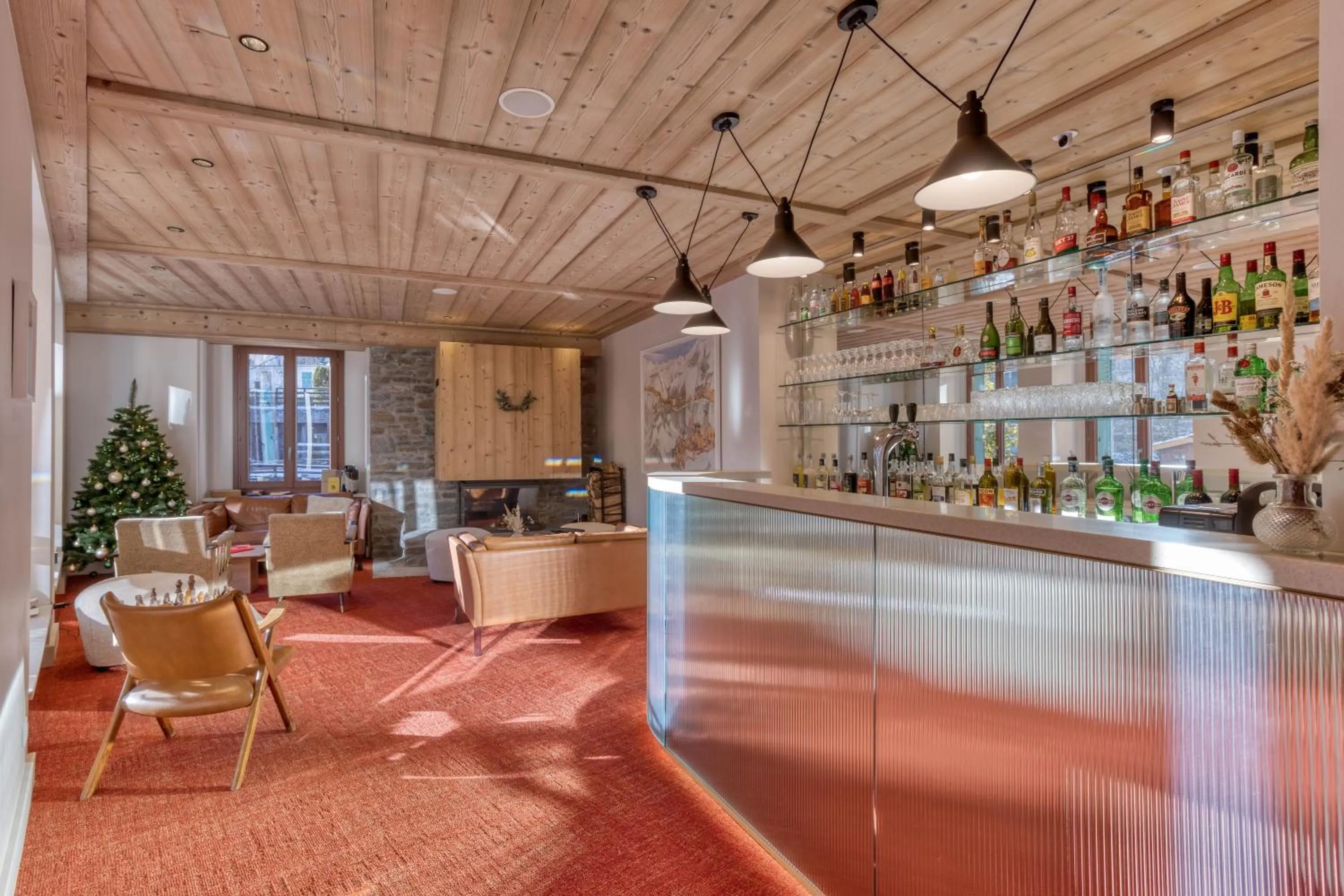 Lounge or bar in Les Gourmets - Chalet Hotel