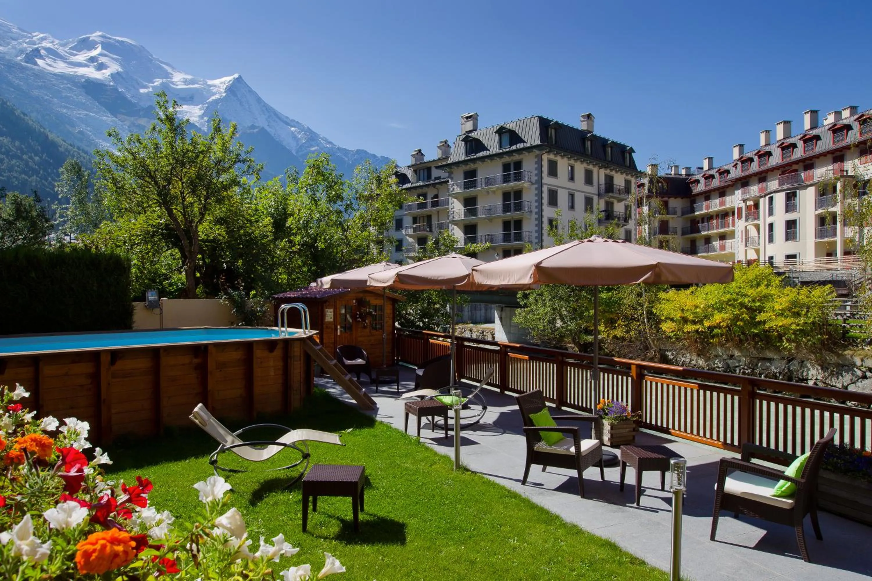 Natural landscape in Les Gourmets - Chalet Hotel