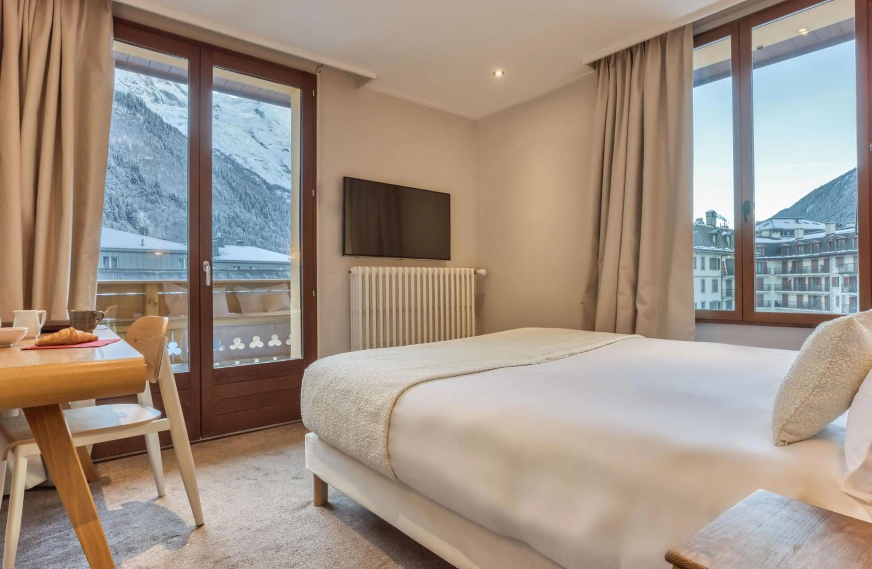 Bed in Les Gourmets - Chalet Hotel