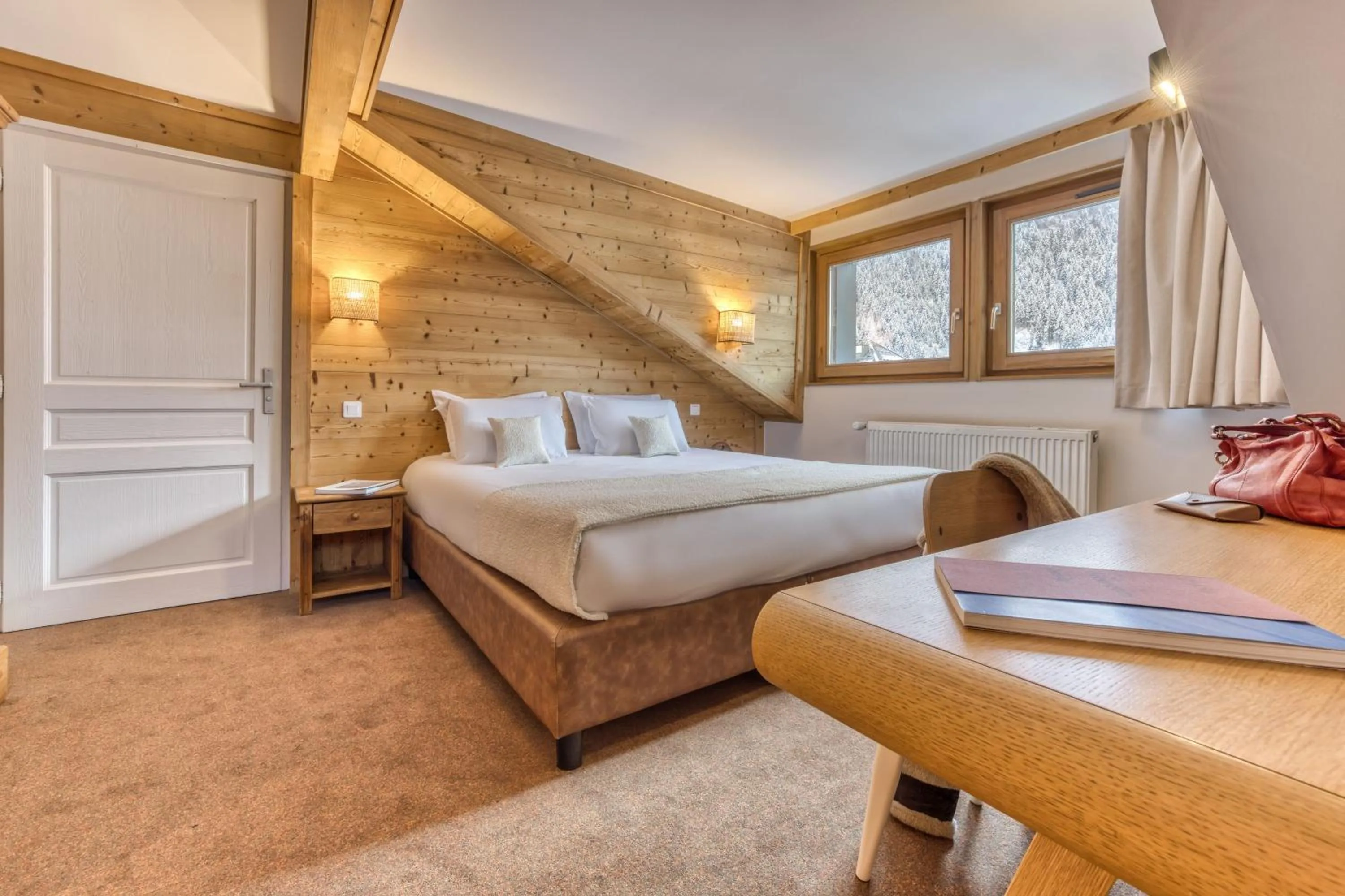 Bed in Les Gourmets - Chalet Hotel