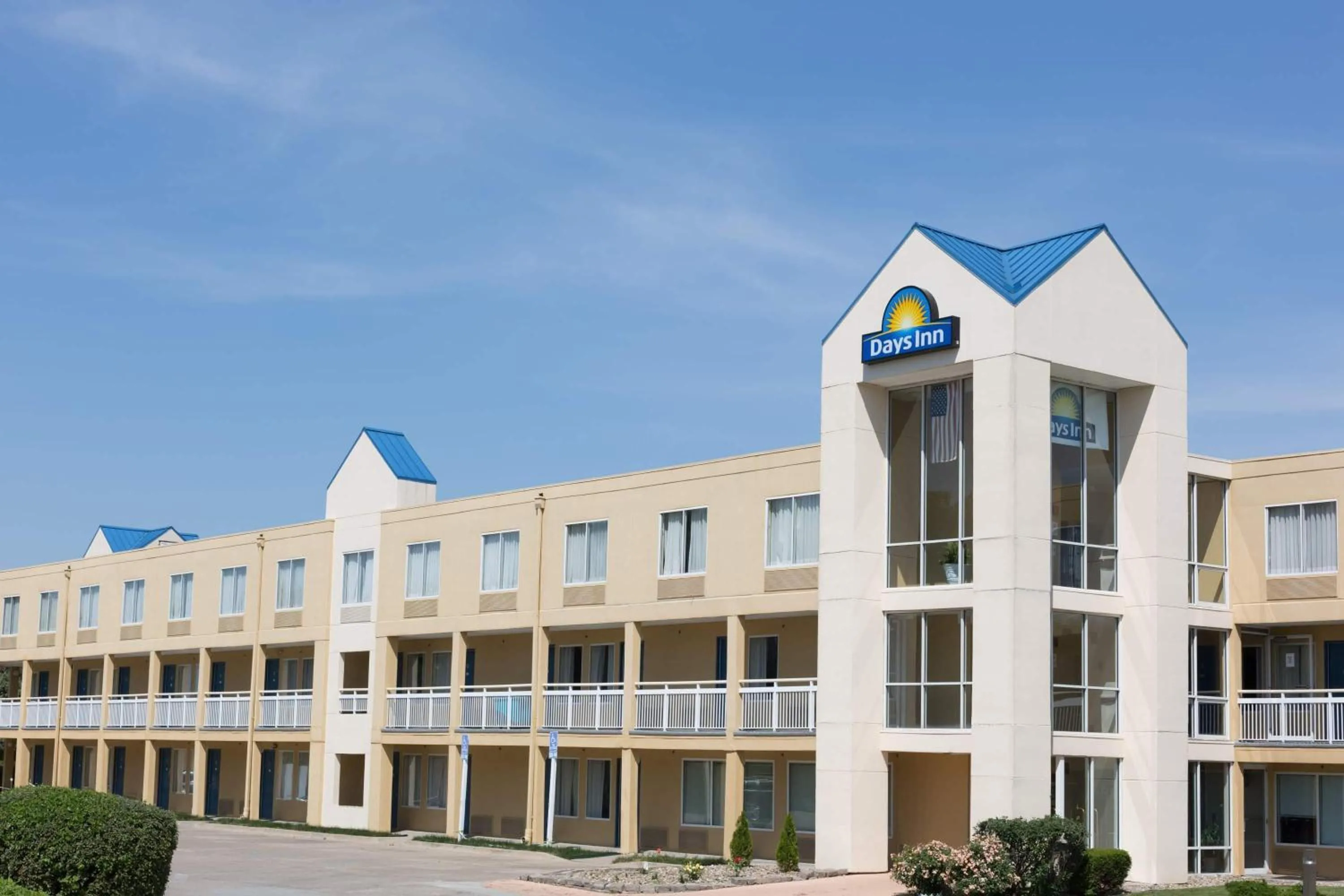 Property building in Days Inn by Wyndham West Des Moines - Clive