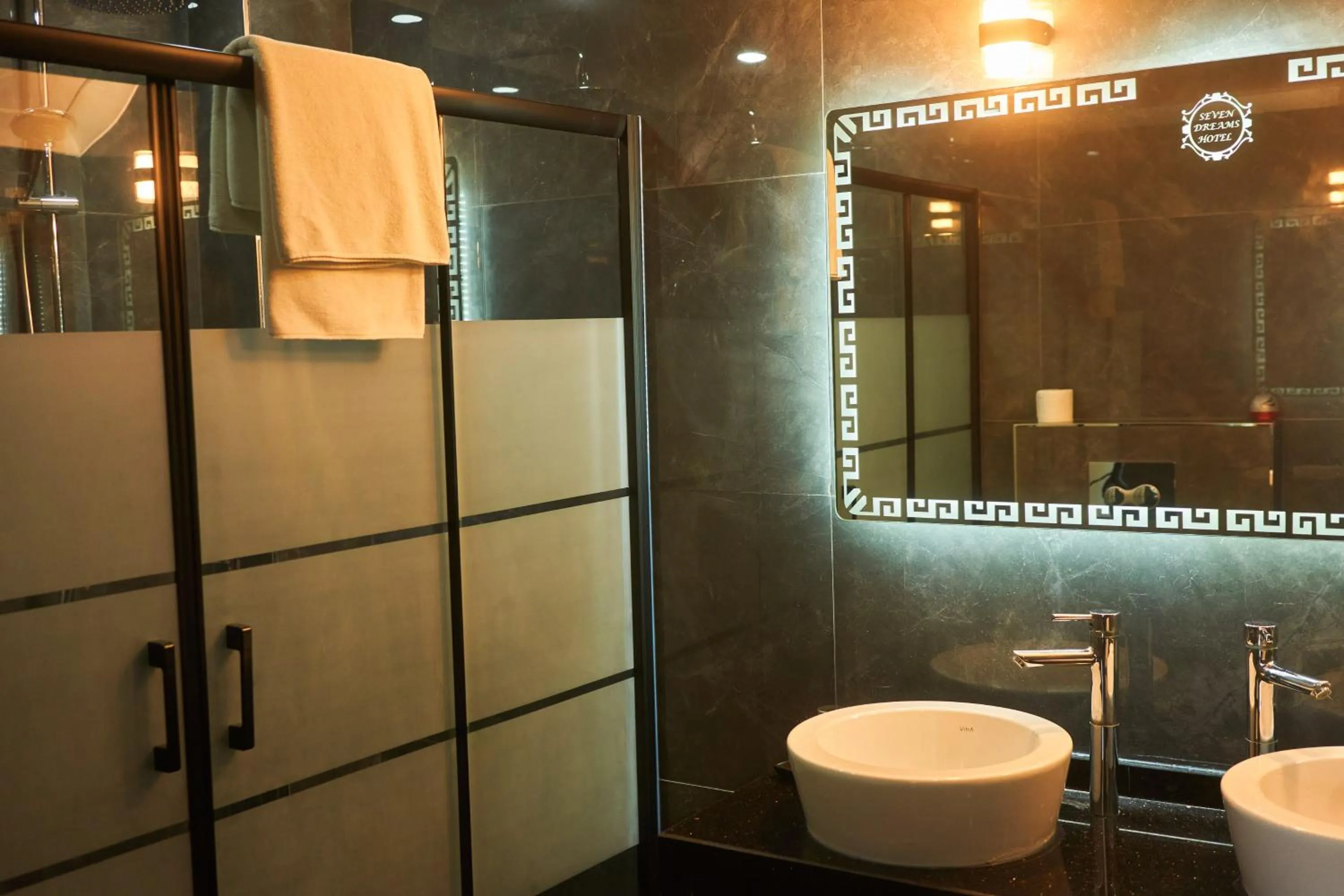 Shower in Seven Dreams Hotel