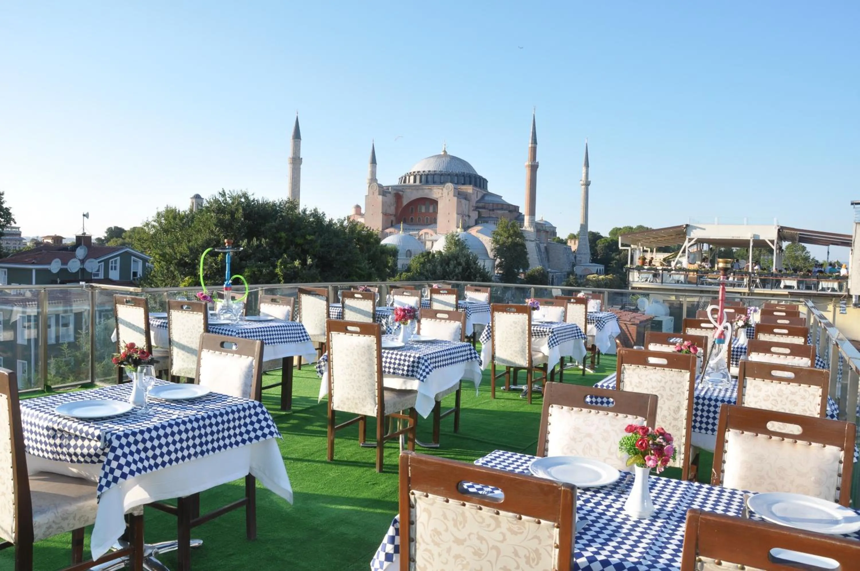 Restaurant/places to eat in Seven Dreams Hotel